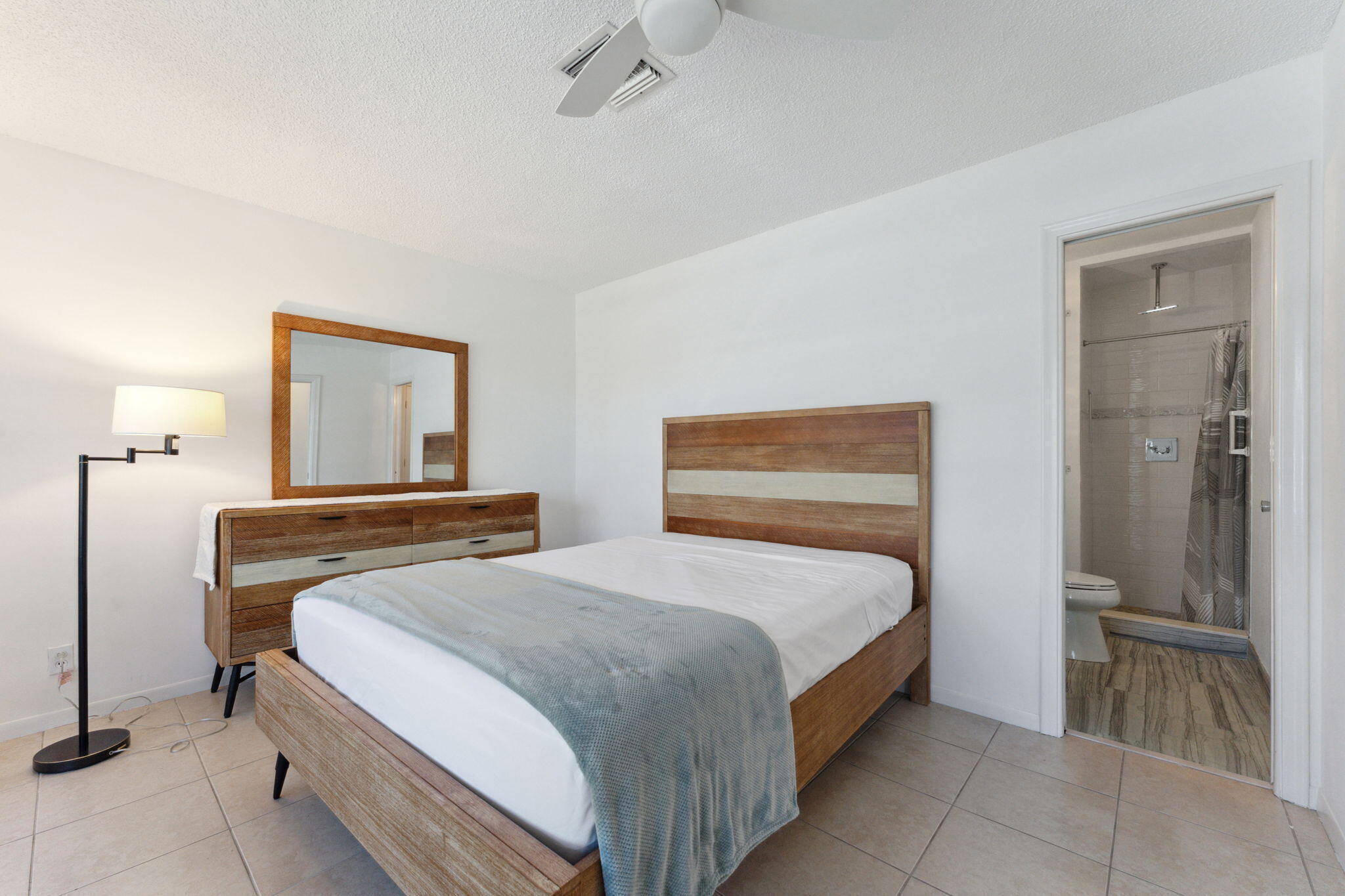 PINES OF DELRAY CONDO - Residential Lease
