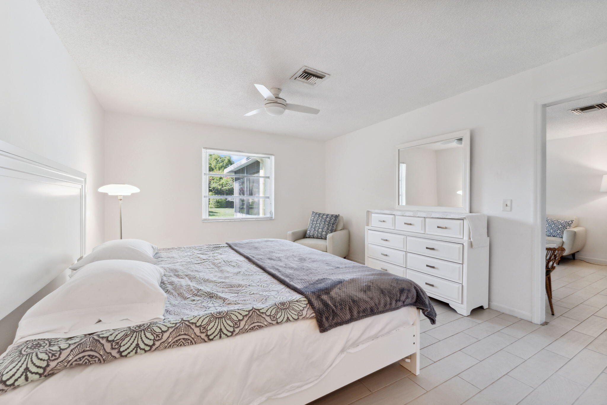 PINES OF DELRAY CONDO - Residential Lease
