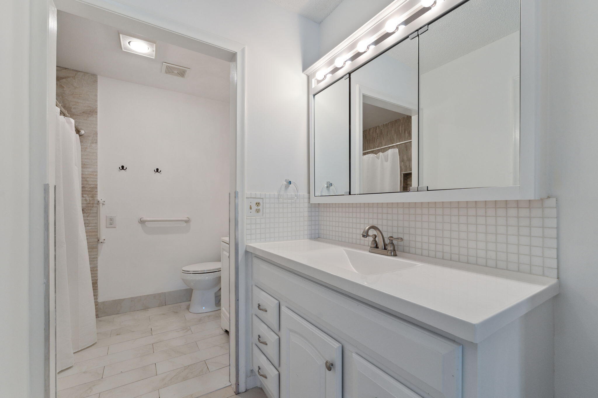 PINES OF DELRAY CONDO - Residential Lease