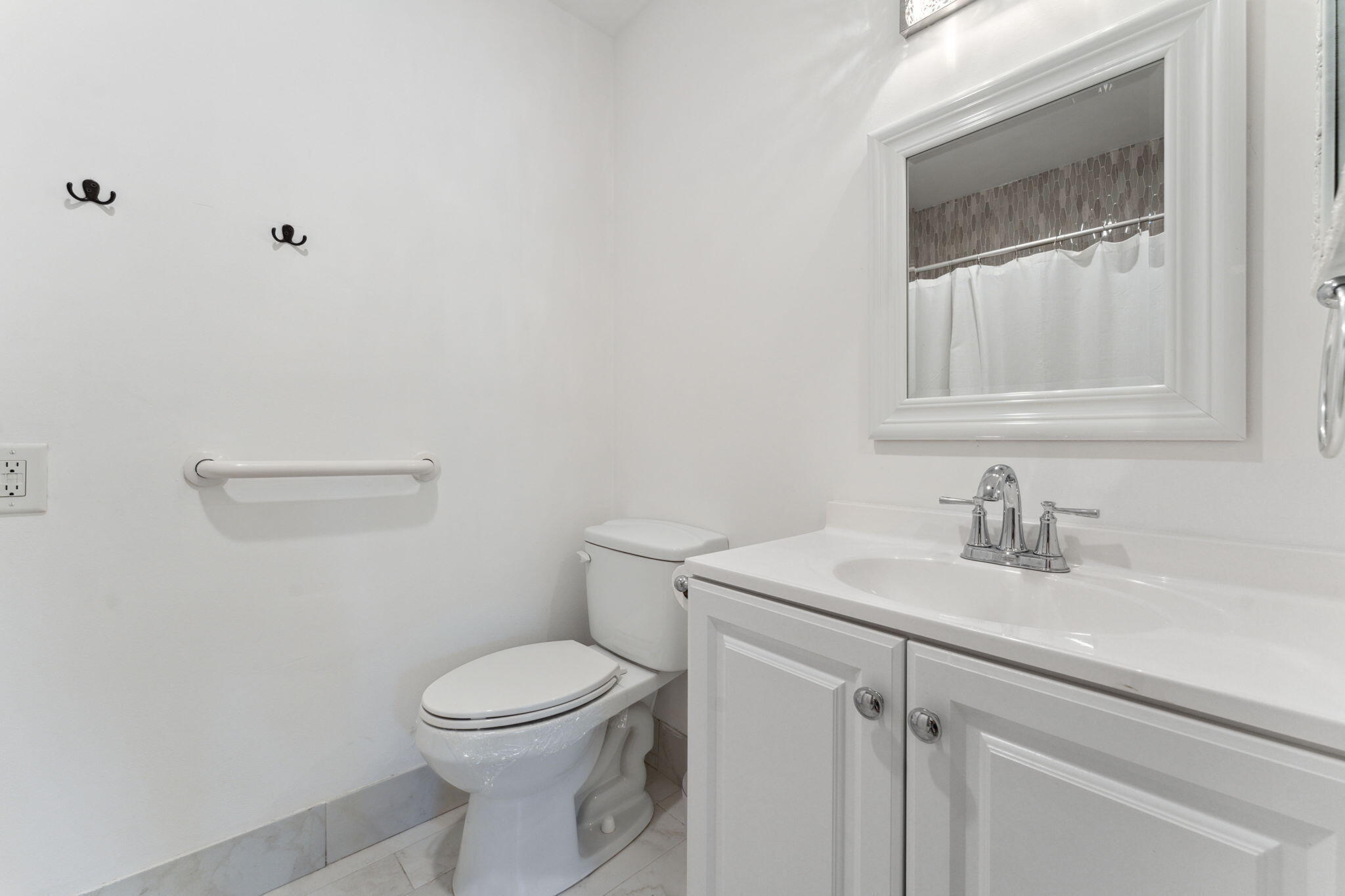 PINES OF DELRAY CONDO - Residential Lease
