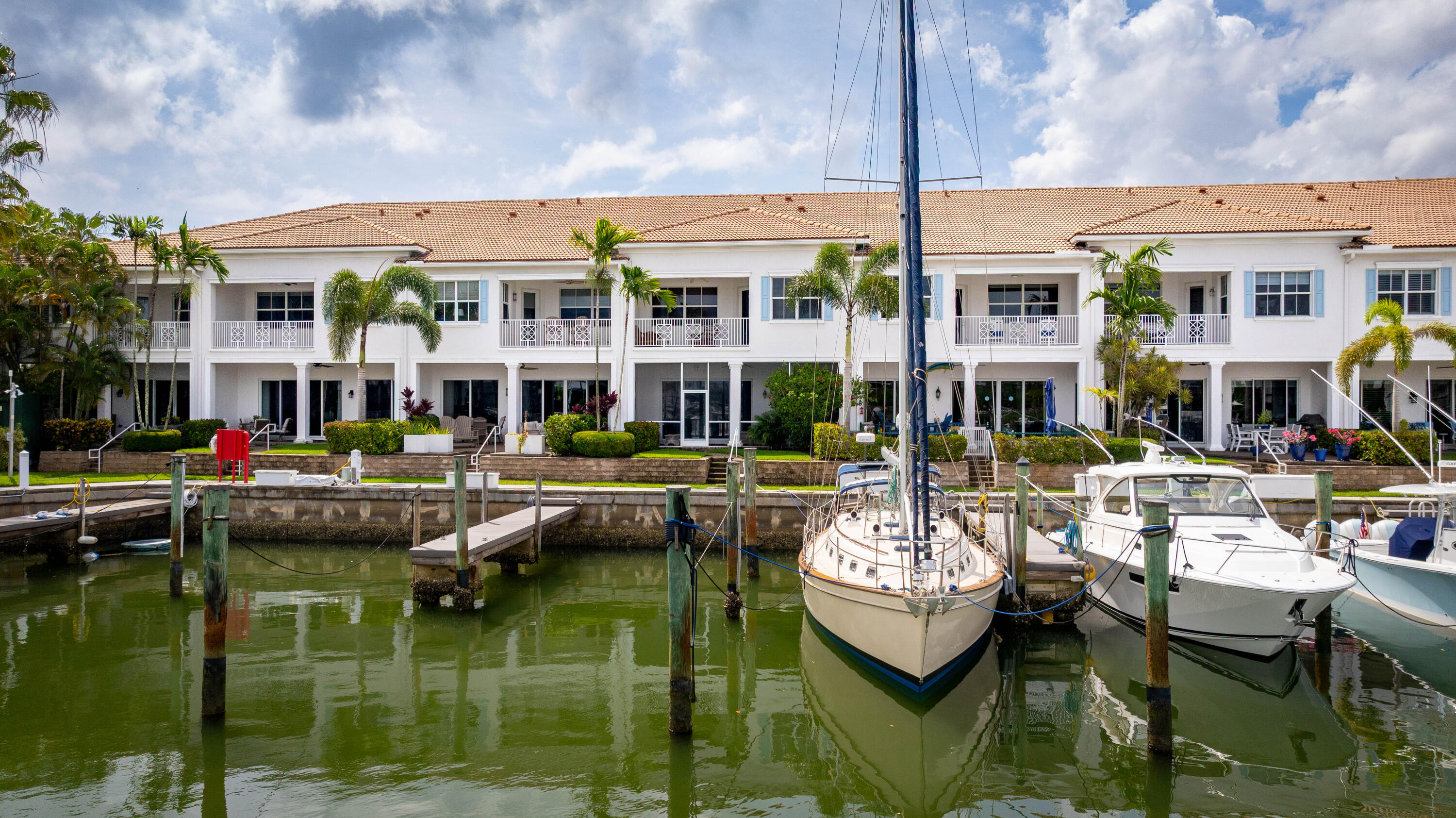 DOCKSIDE AT JUPITER HARBOUR - Residential