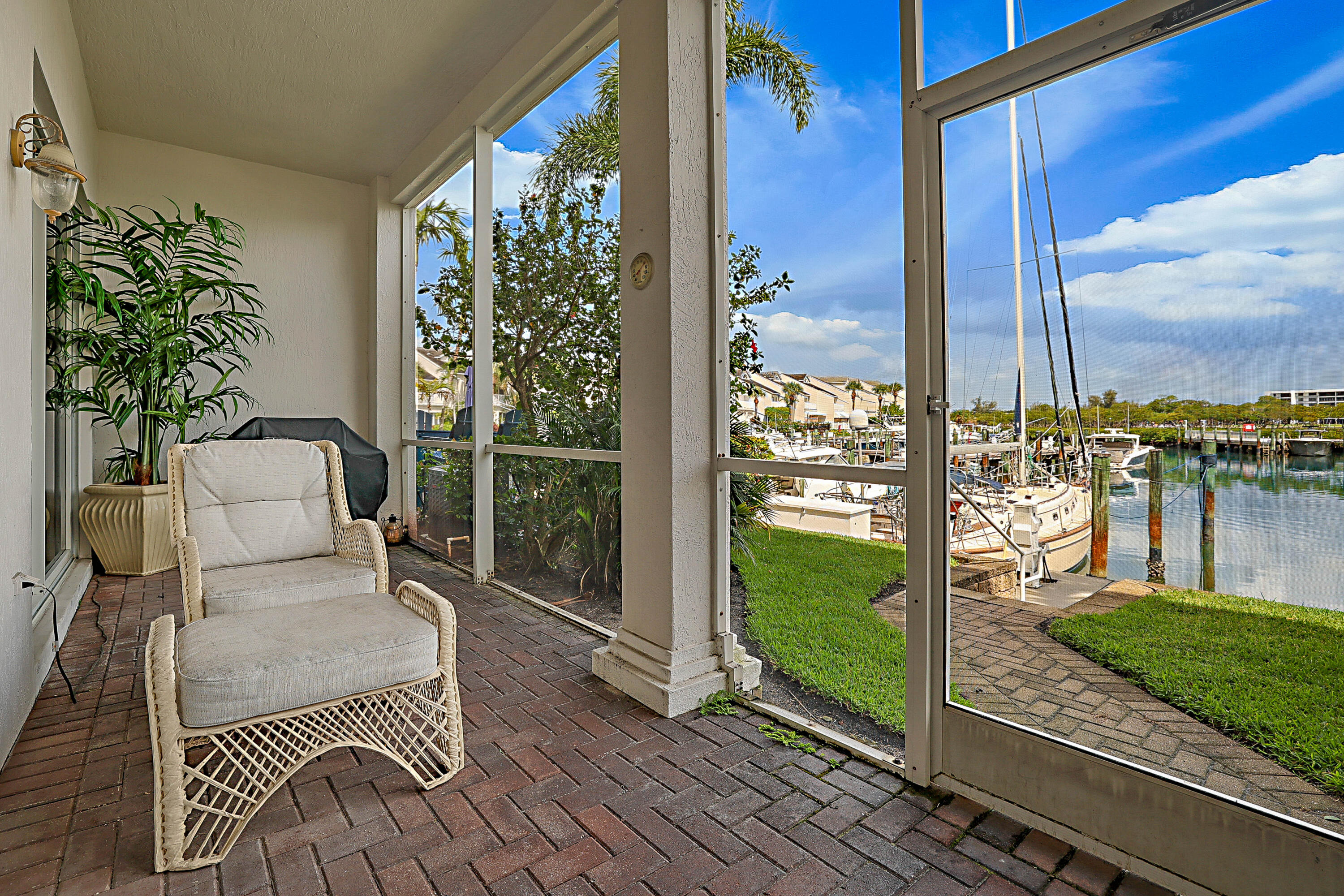 DOCKSIDE AT JUPITER HARBOUR - Residential