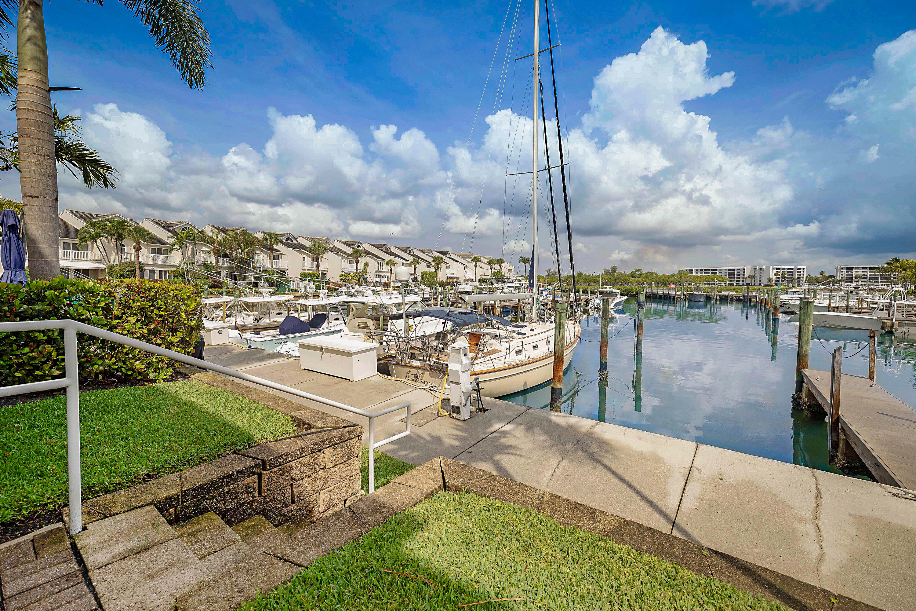 DOCKSIDE AT JUPITER HARBOUR - Residential