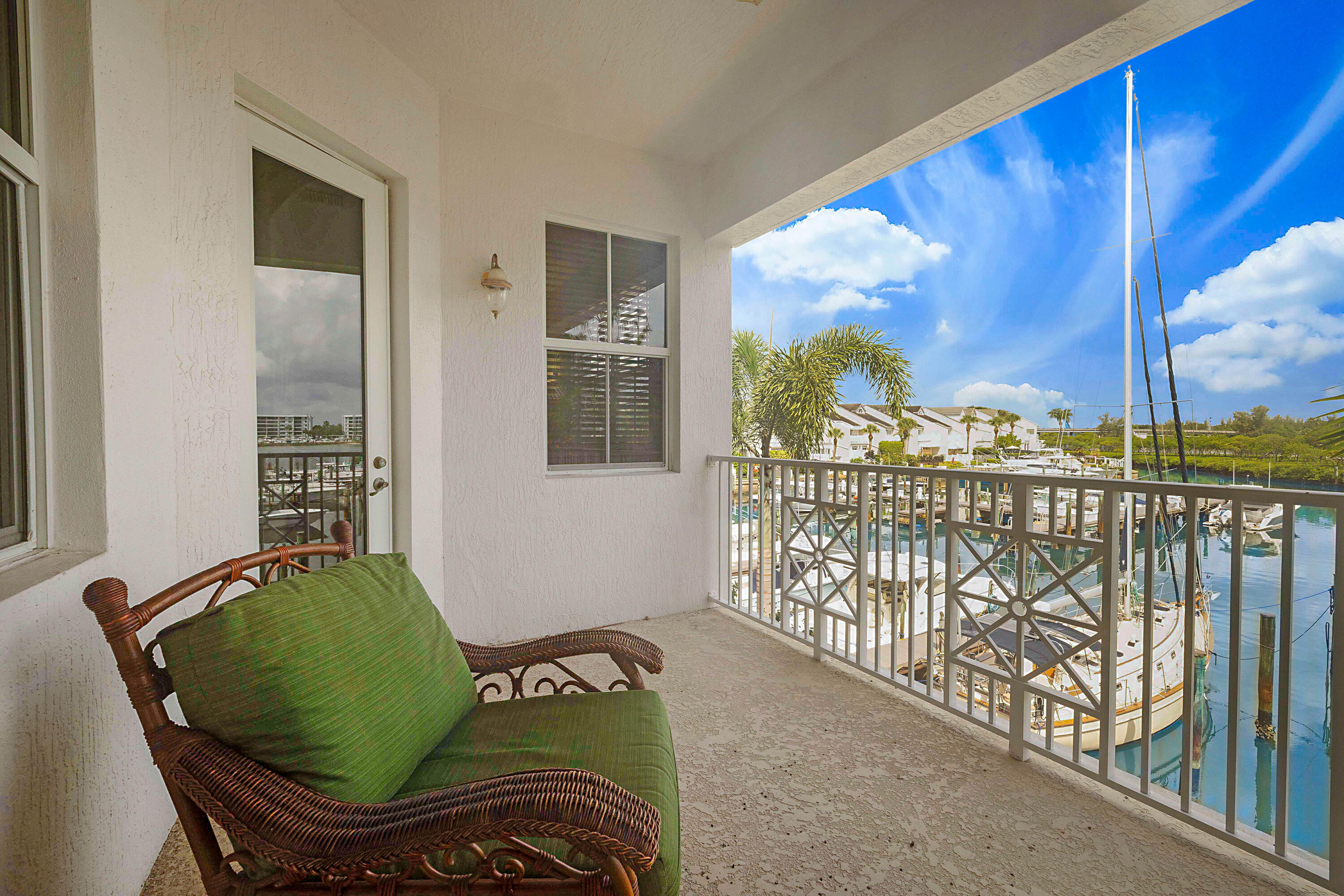 DOCKSIDE AT JUPITER HARBOUR - Residential