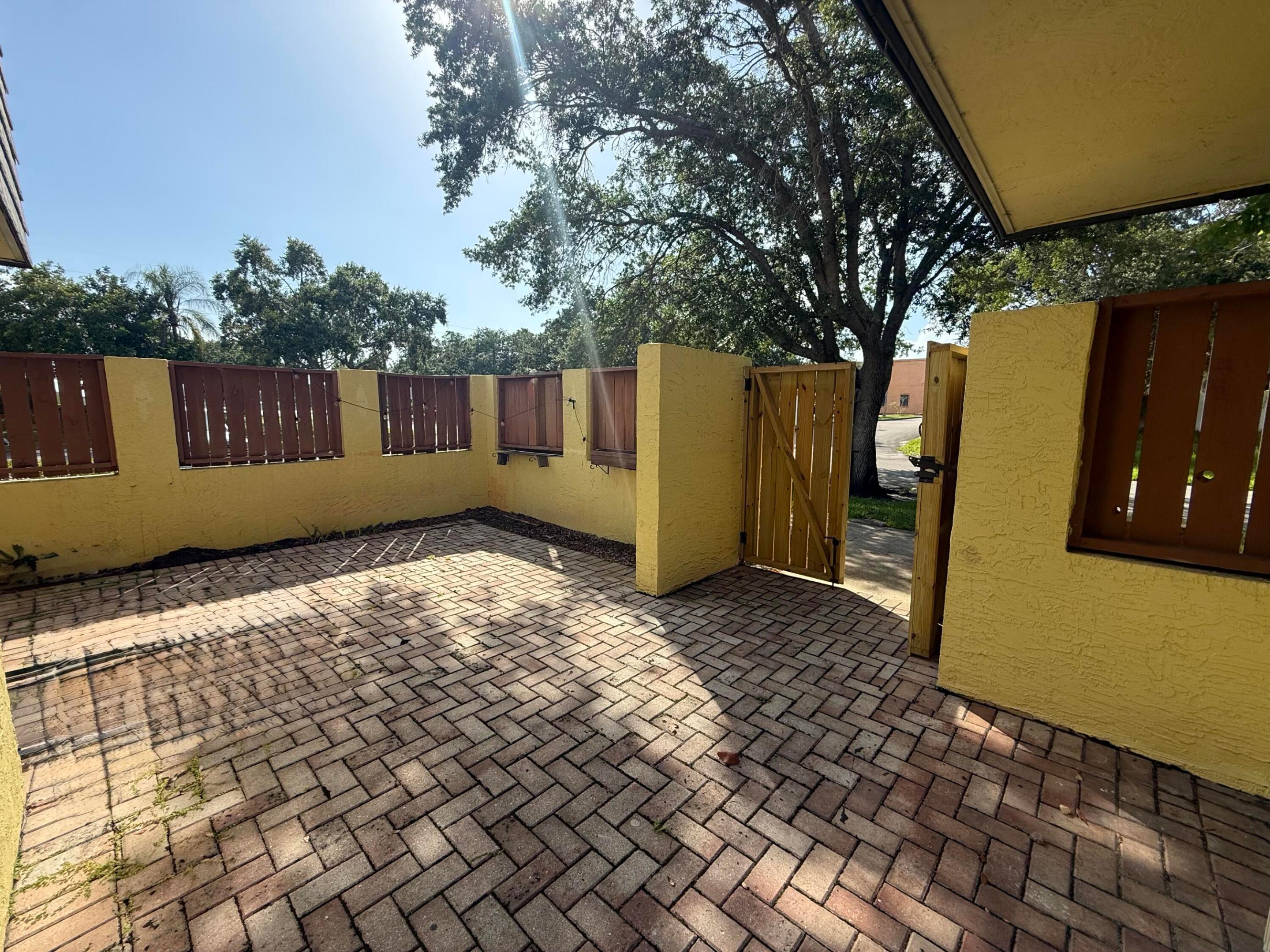 BROOK VILLAS - Residential