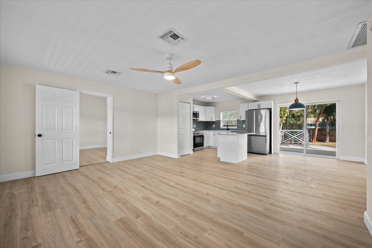 LAKE PARK MANOR - Residential