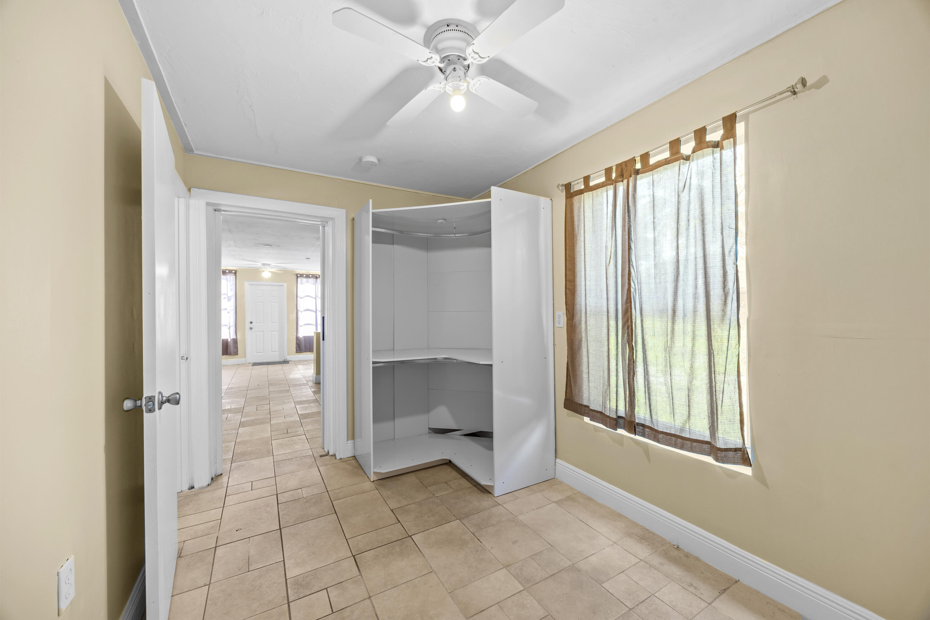 LAKEWOOD GARDENS 1 - Residential Lease