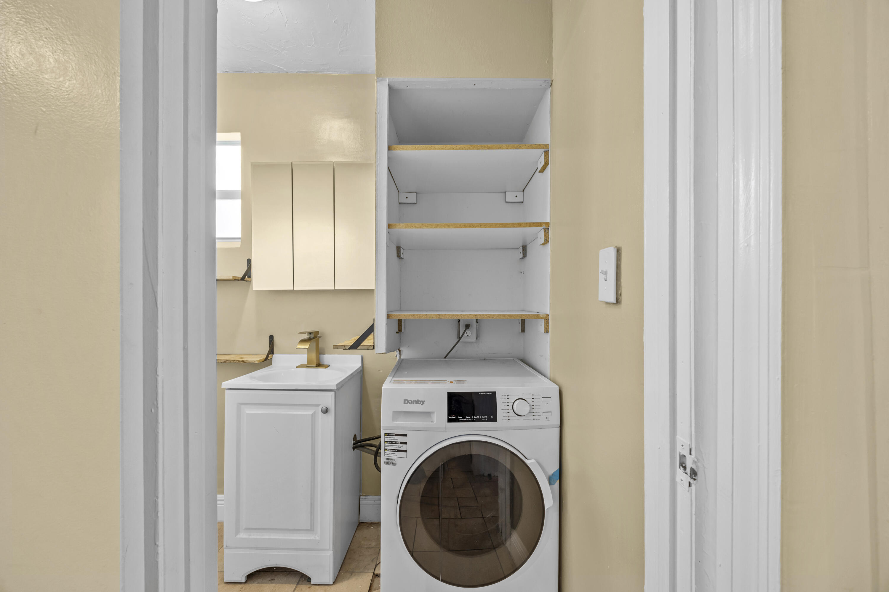 LAKEWOOD GARDENS 1 - Residential Lease