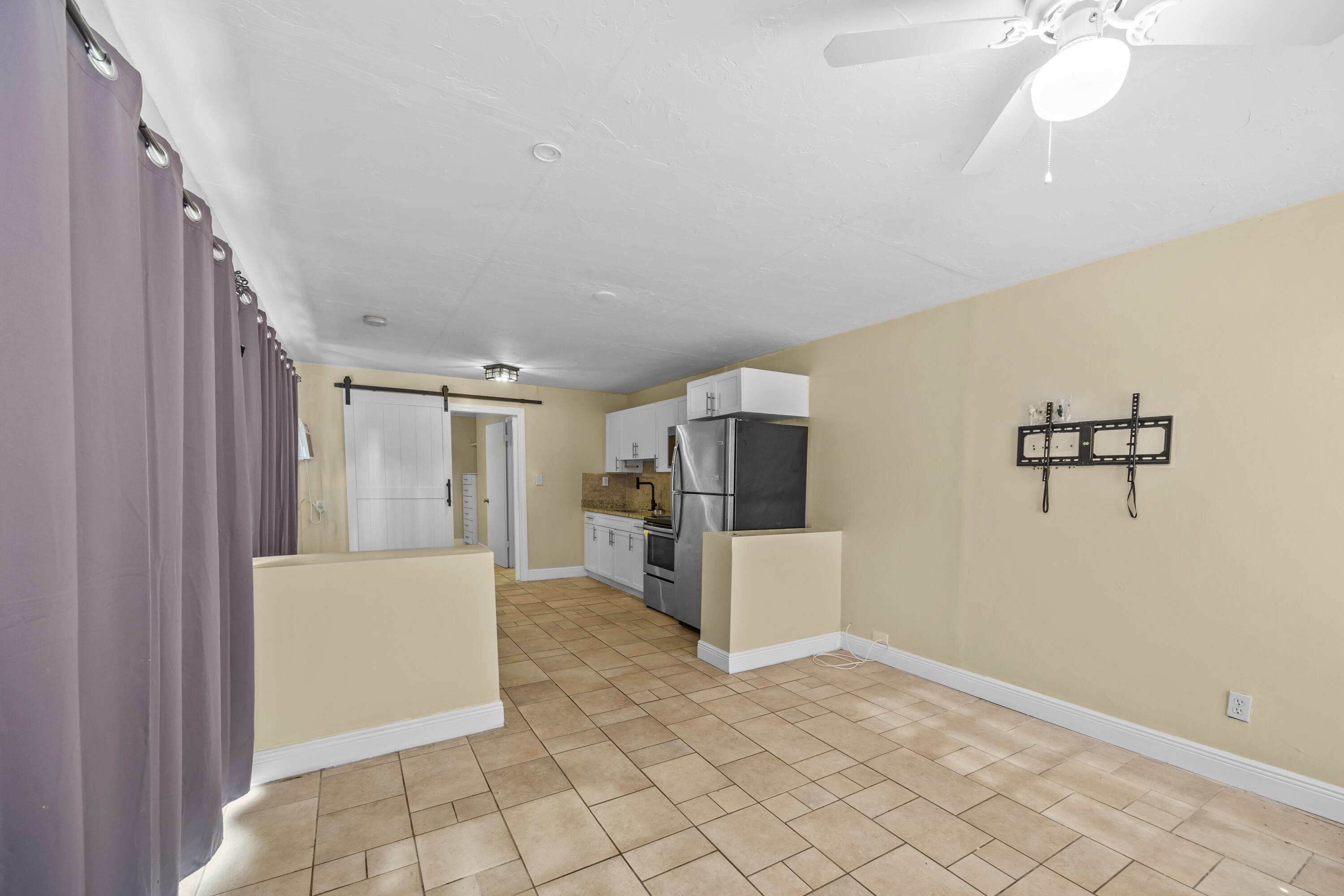 LAKEWOOD GARDENS 1 - Residential Lease