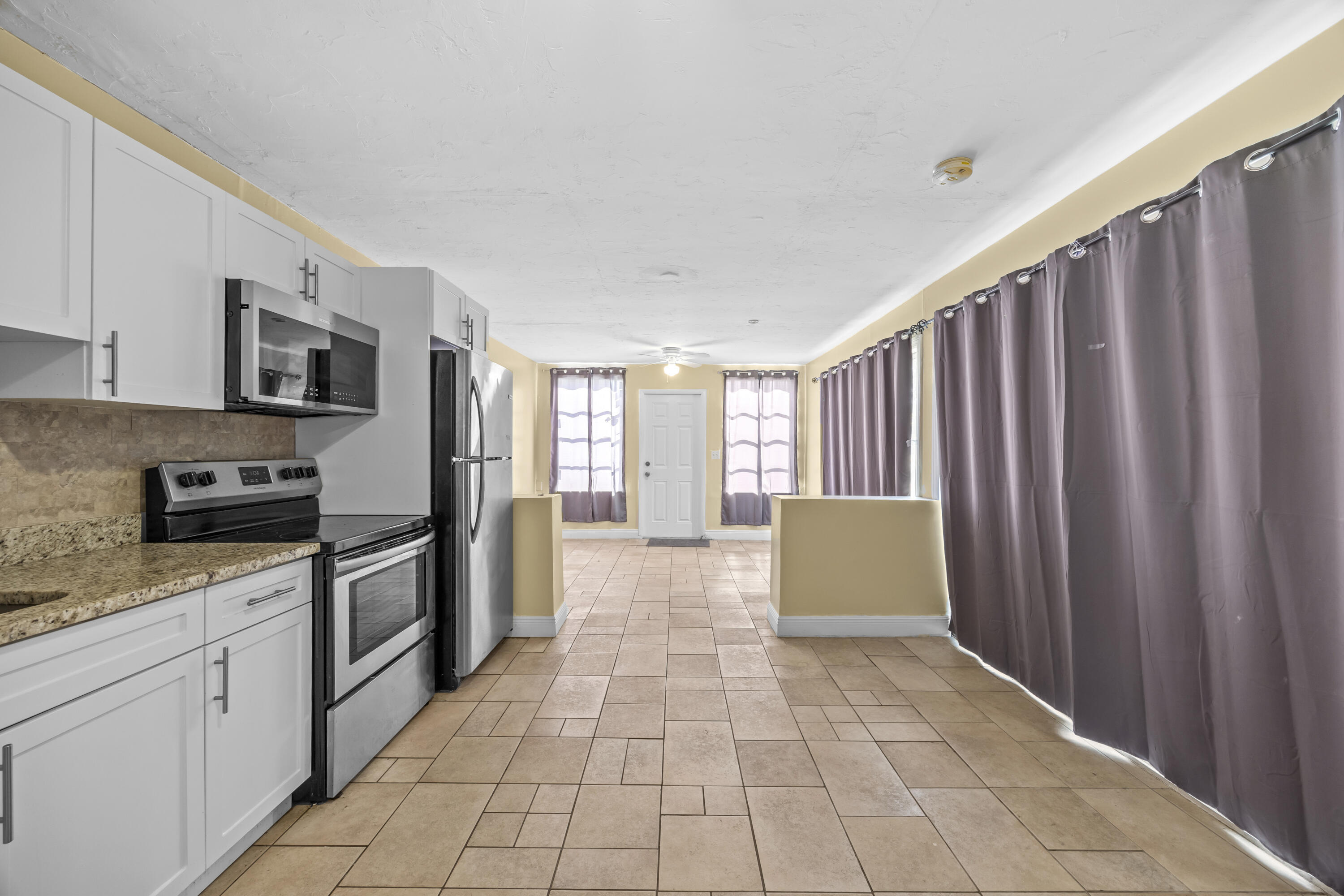 LAKEWOOD GARDENS 1 - Residential Lease