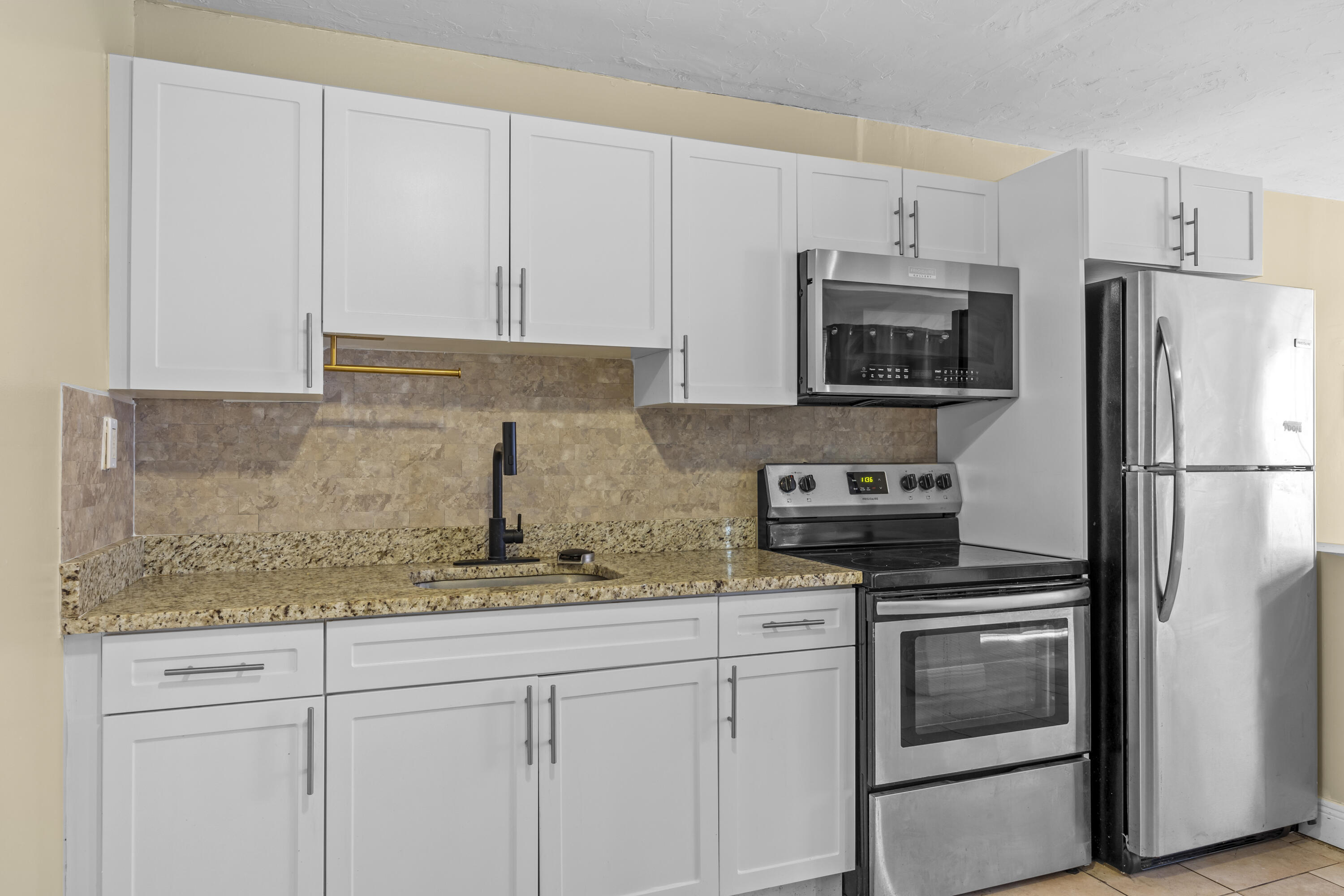 LAKEWOOD GARDENS 1 - Residential Lease