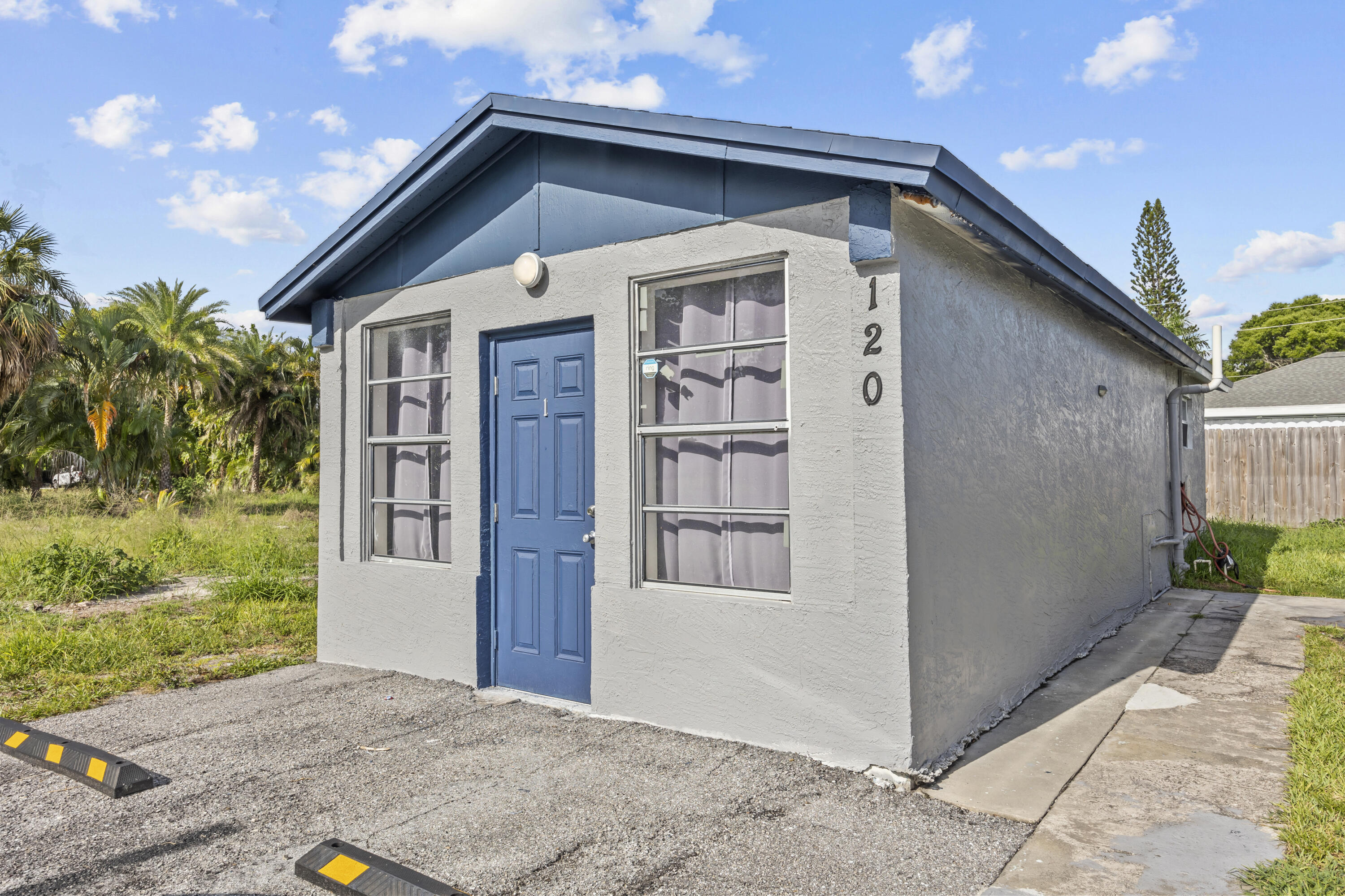 LAKEWOOD GARDENS 1 - Residential Lease