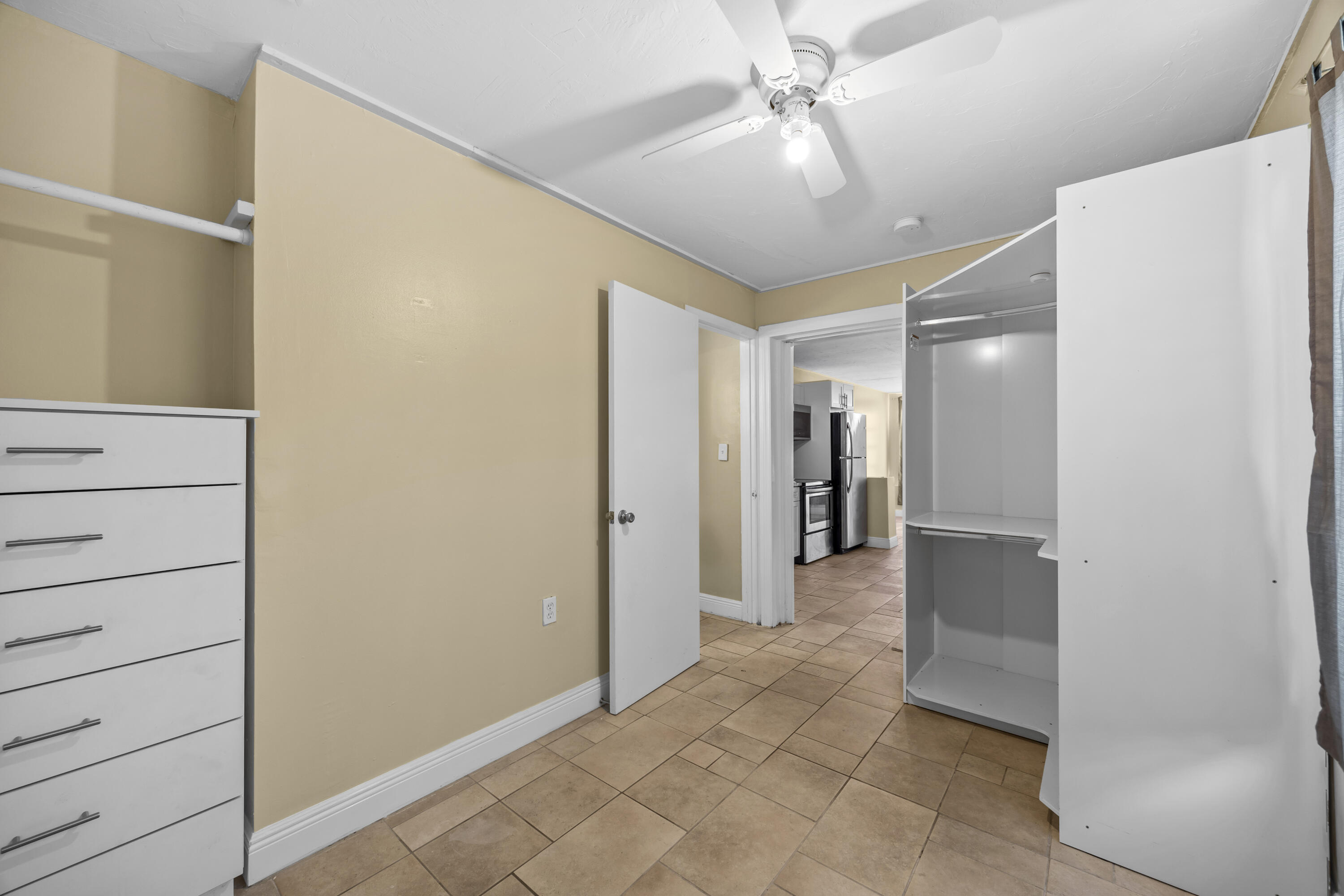 LAKEWOOD GARDENS 1 - Residential Lease