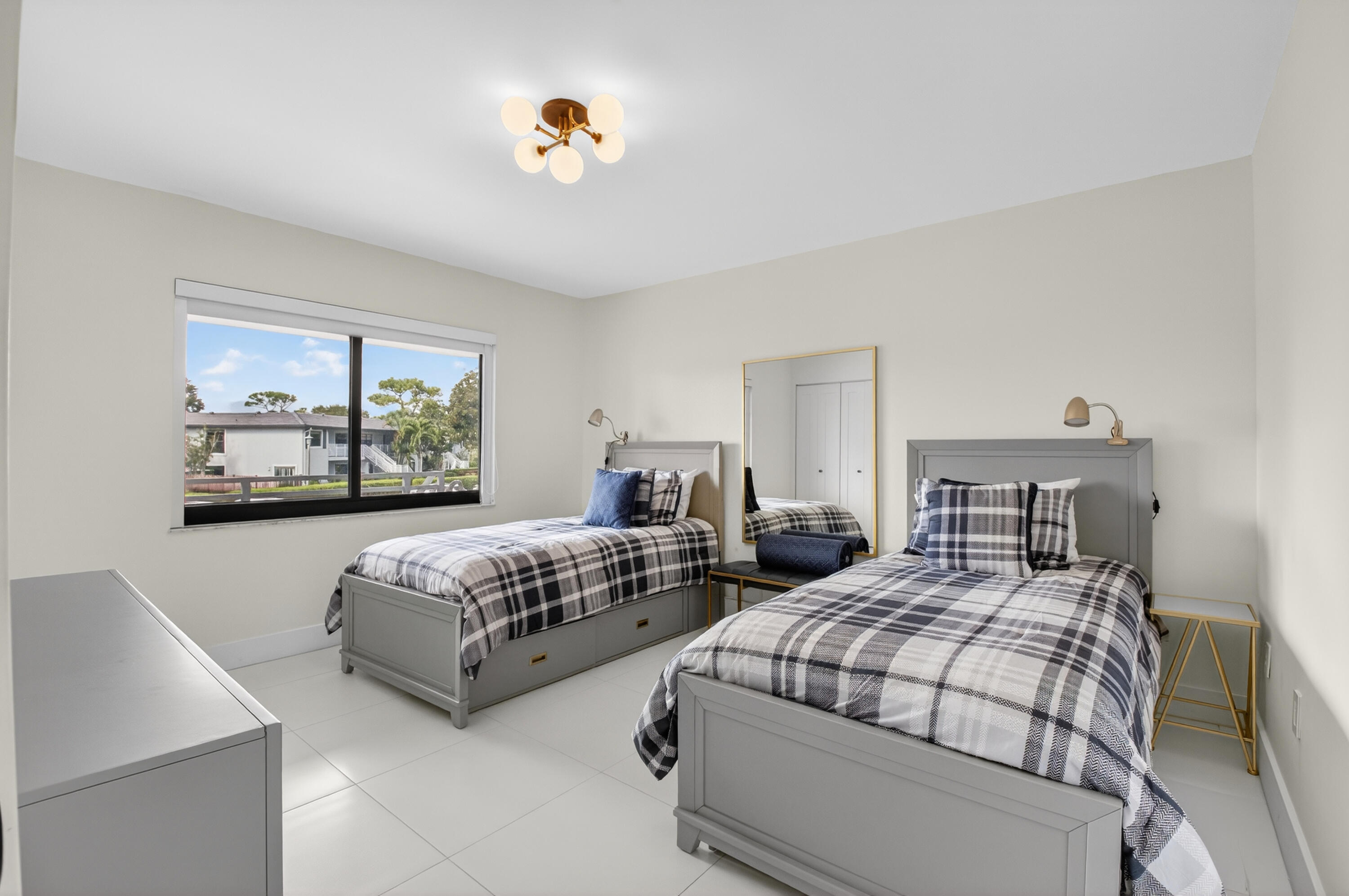 SOUTHPORT AT HUNTERS RUN CONDO - Residential