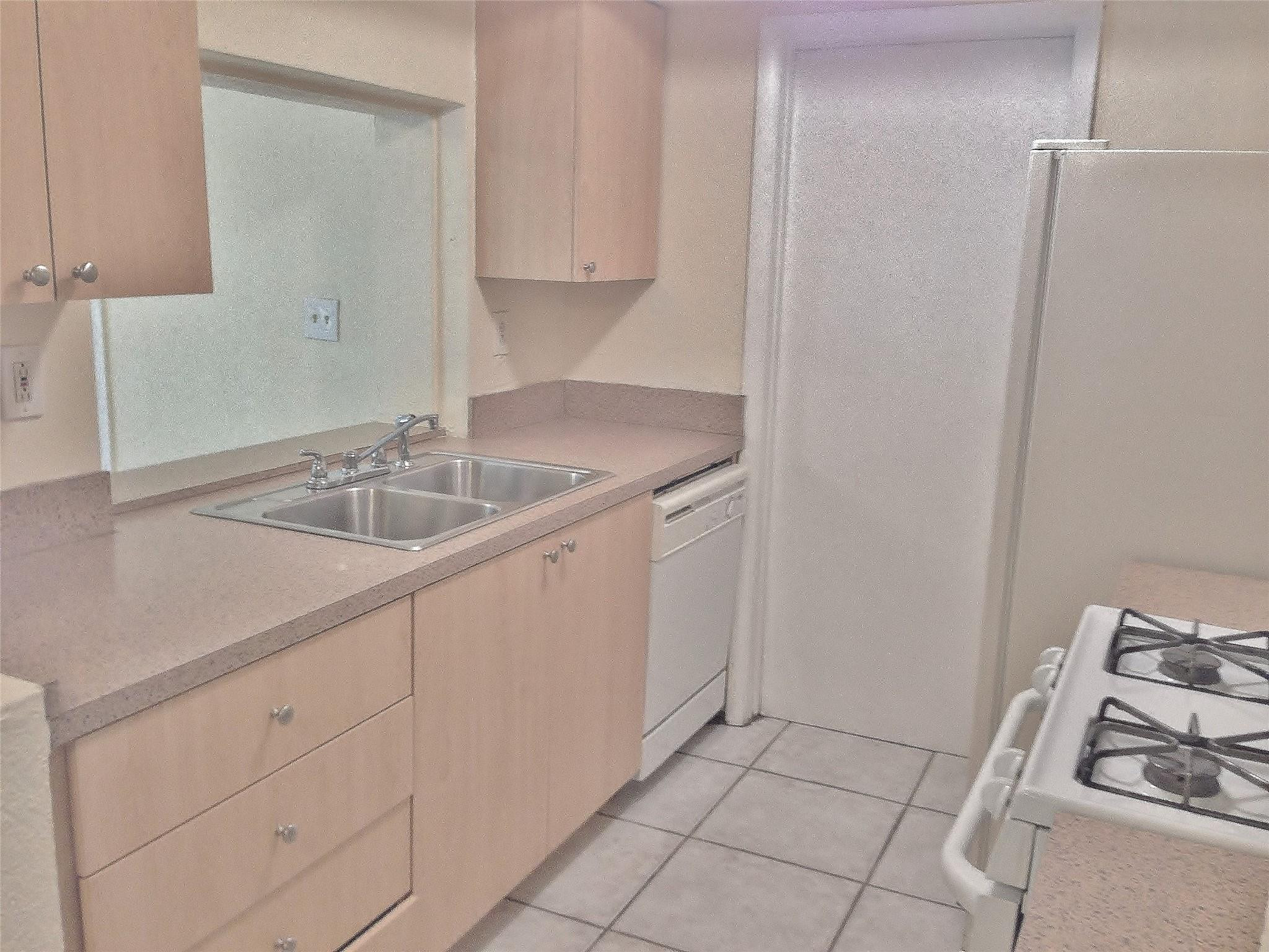 SUNRISE GOLF VILLAGE - Residential Lease