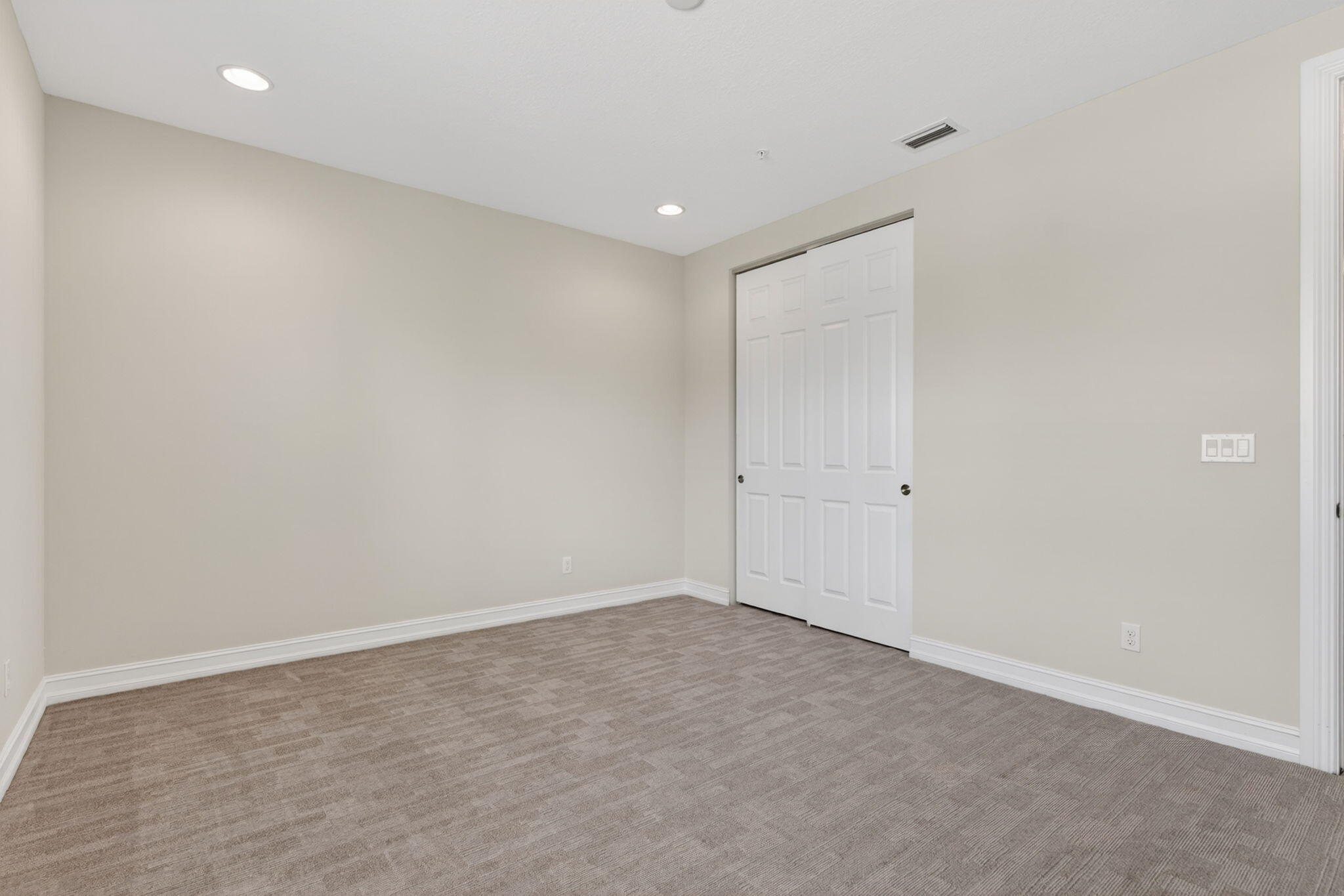 HAMPTON COVE CONDO - Residential Lease