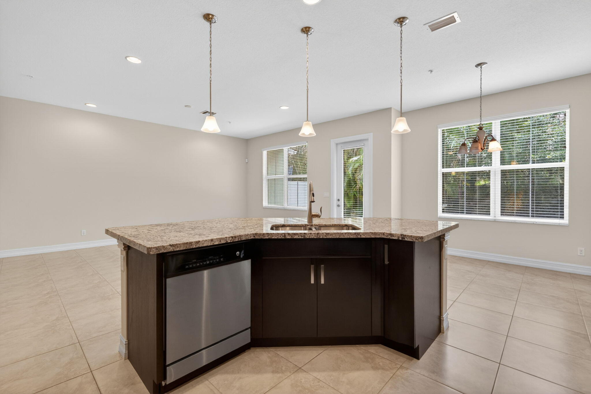 HAMPTON COVE CONDO - Residential Lease