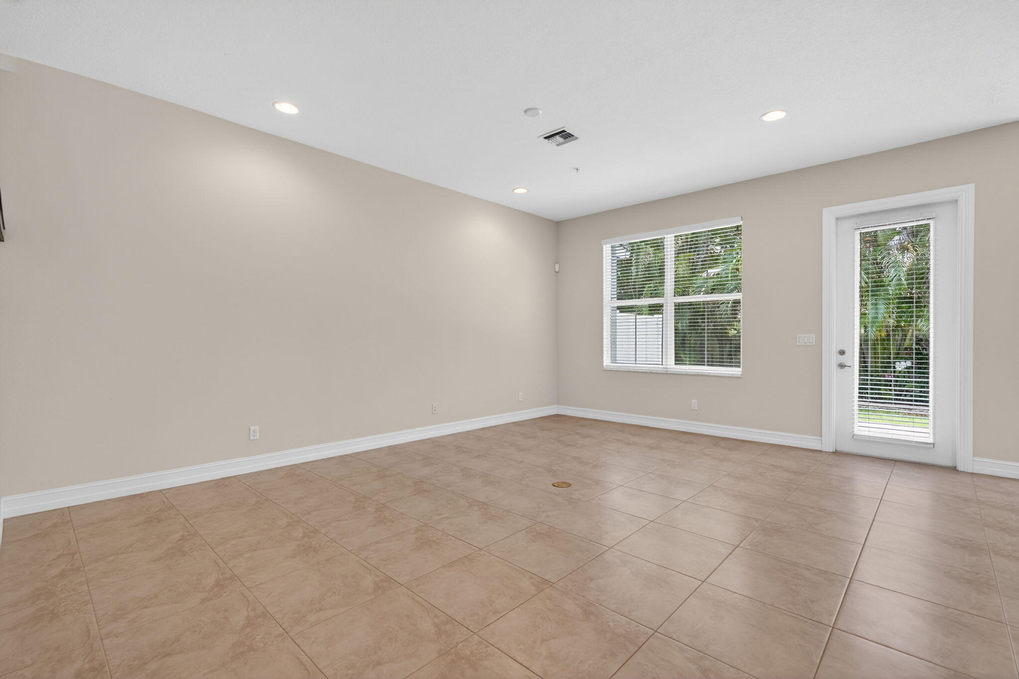 HAMPTON COVE CONDO - Residential Lease
