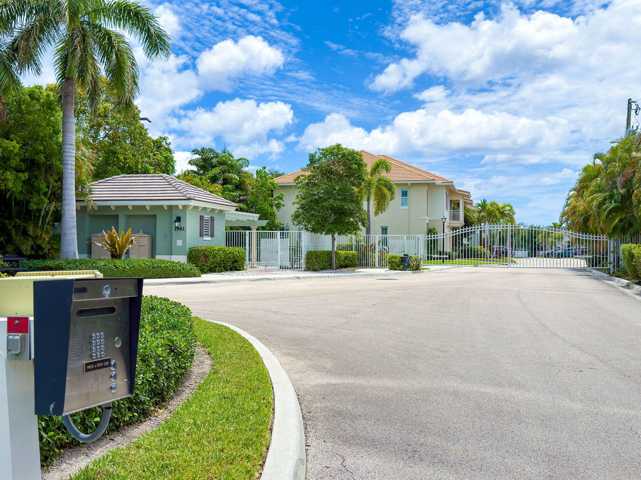 HAMPTON COVE CONDO - Residential Lease