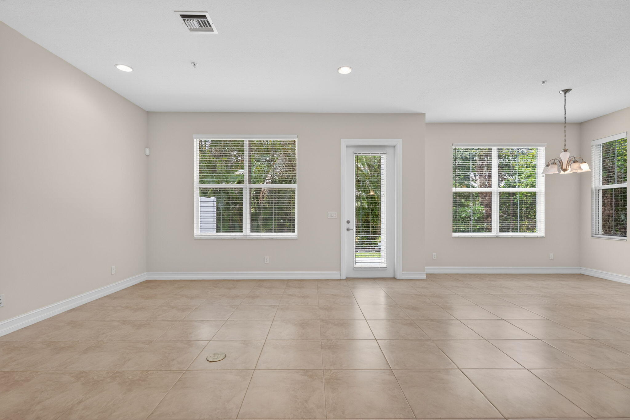 HAMPTON COVE CONDO - Residential Lease
