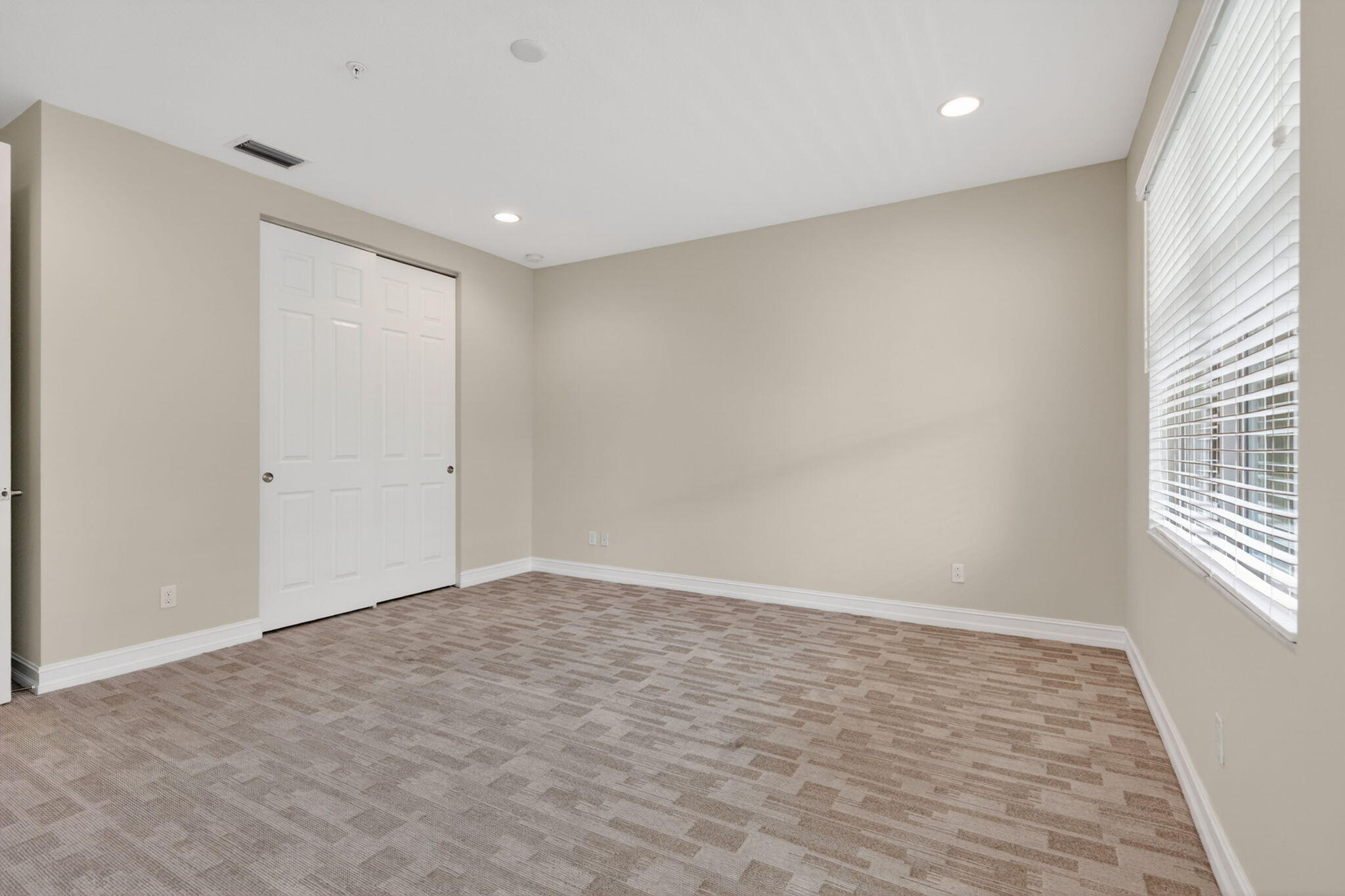HAMPTON COVE CONDO - Residential Lease