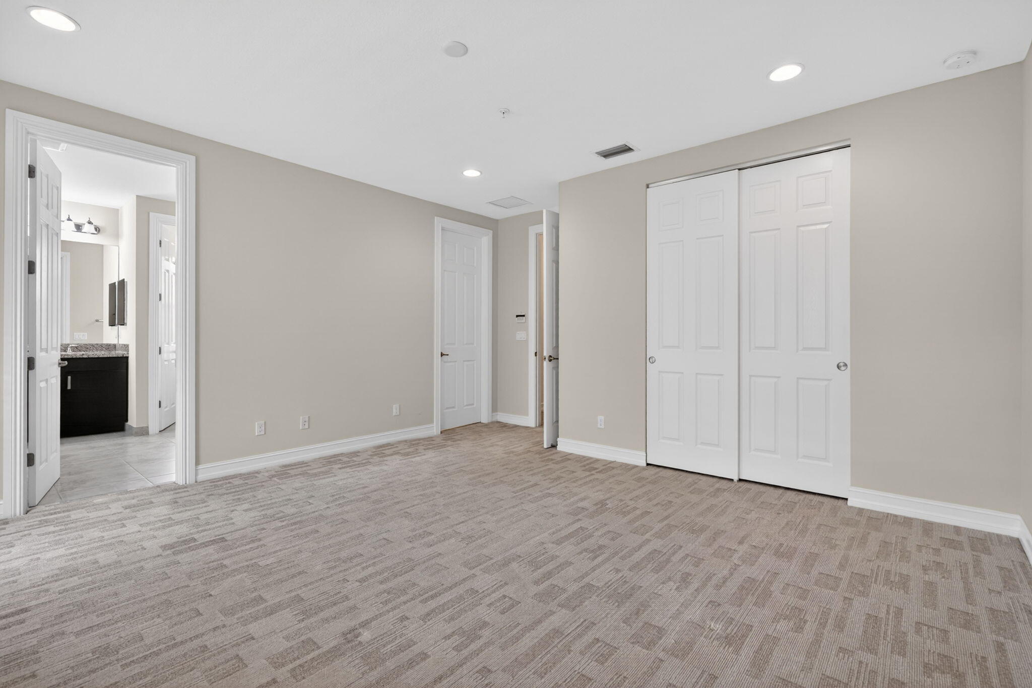 HAMPTON COVE CONDO - Residential Lease