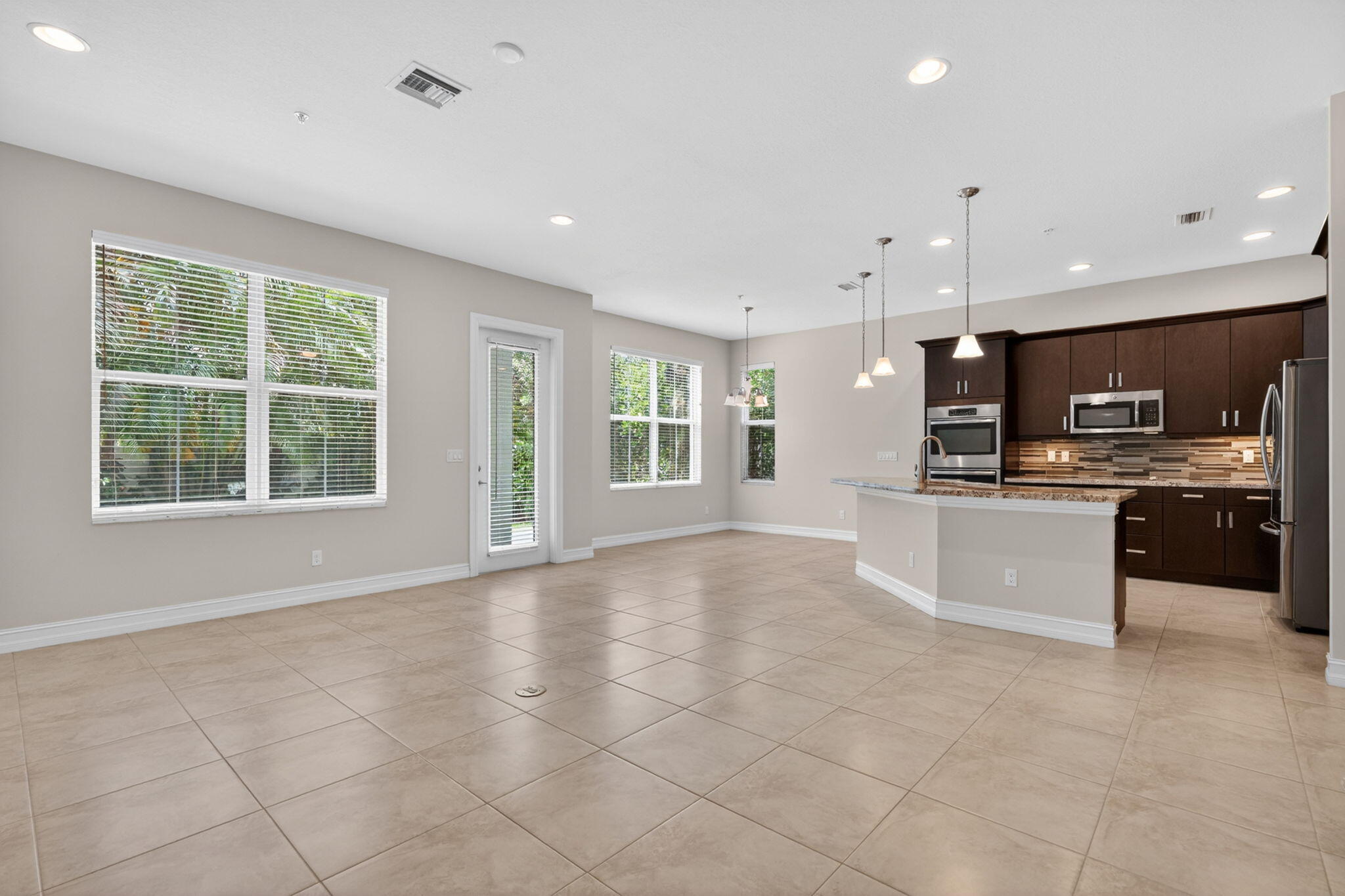 HAMPTON COVE CONDO - Residential Lease