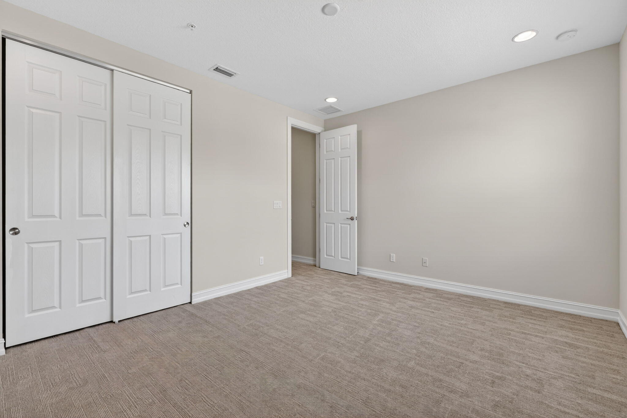 HAMPTON COVE CONDO - Residential Lease