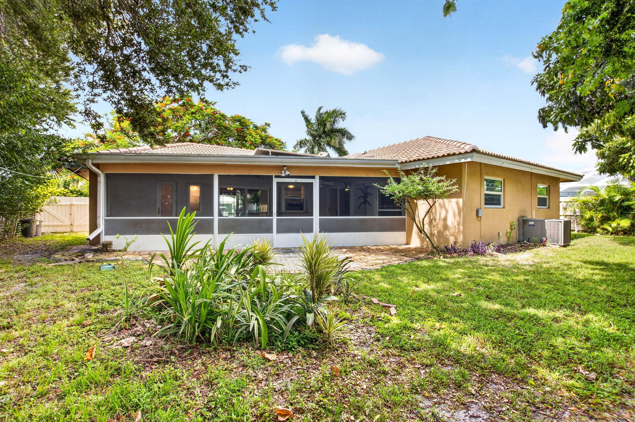 BOCA RATON SQUARE UNIT 1 - Residential