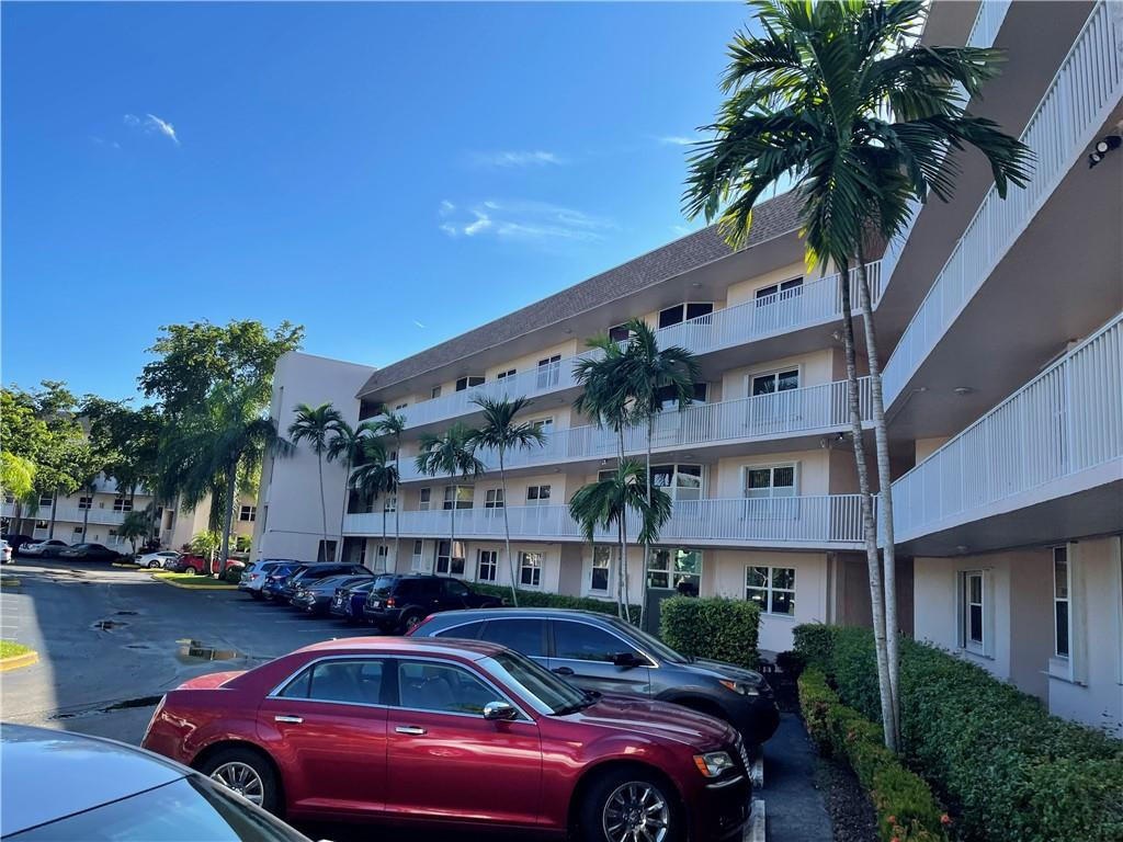 SUNRISE LAKES PHASE IV - Residential