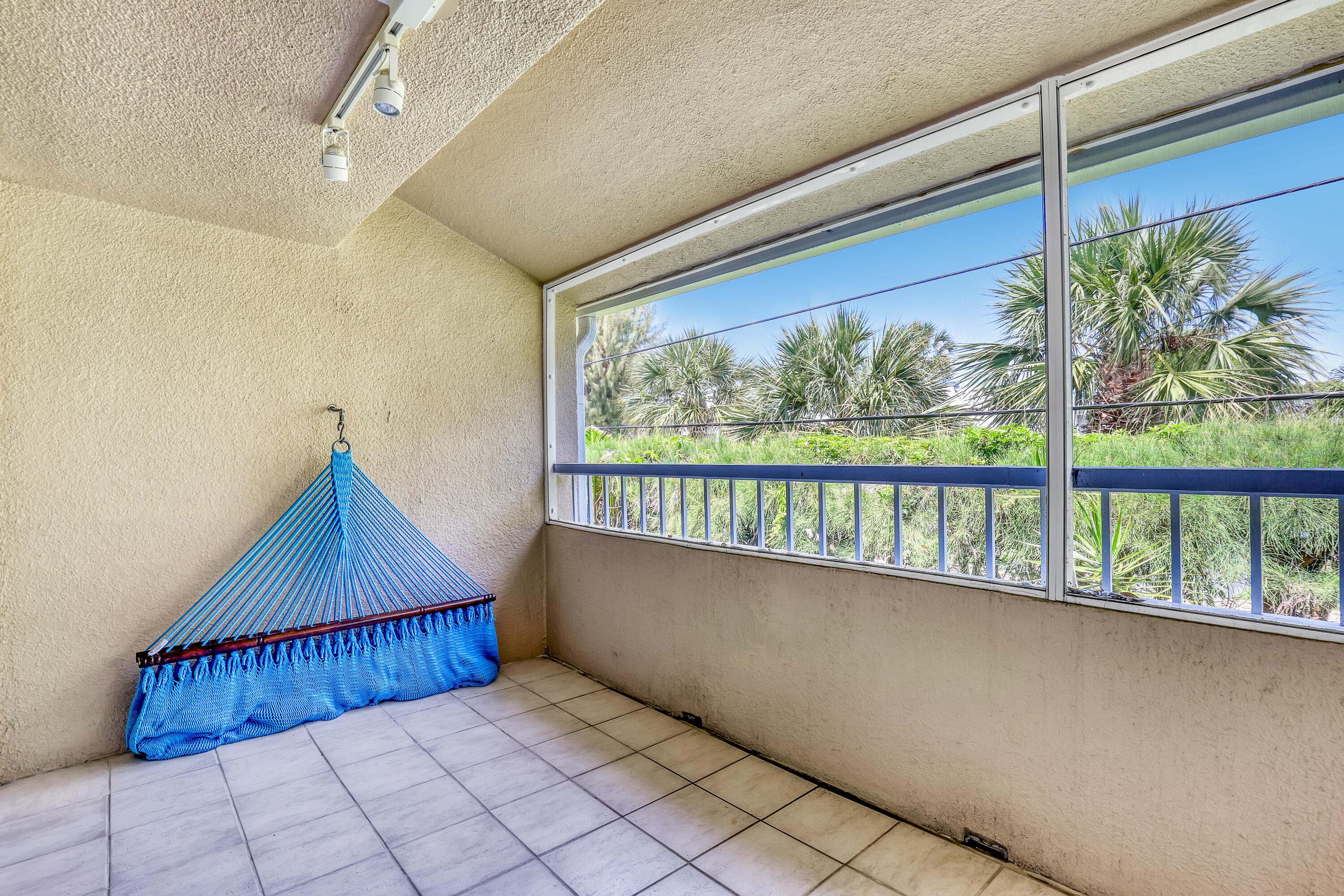 COURTYARD CONDO - Residential