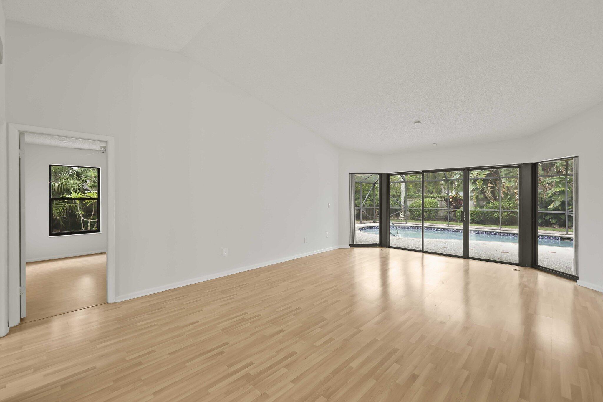PINEWOOD EAST 2 OF WELLINGTON - Residential