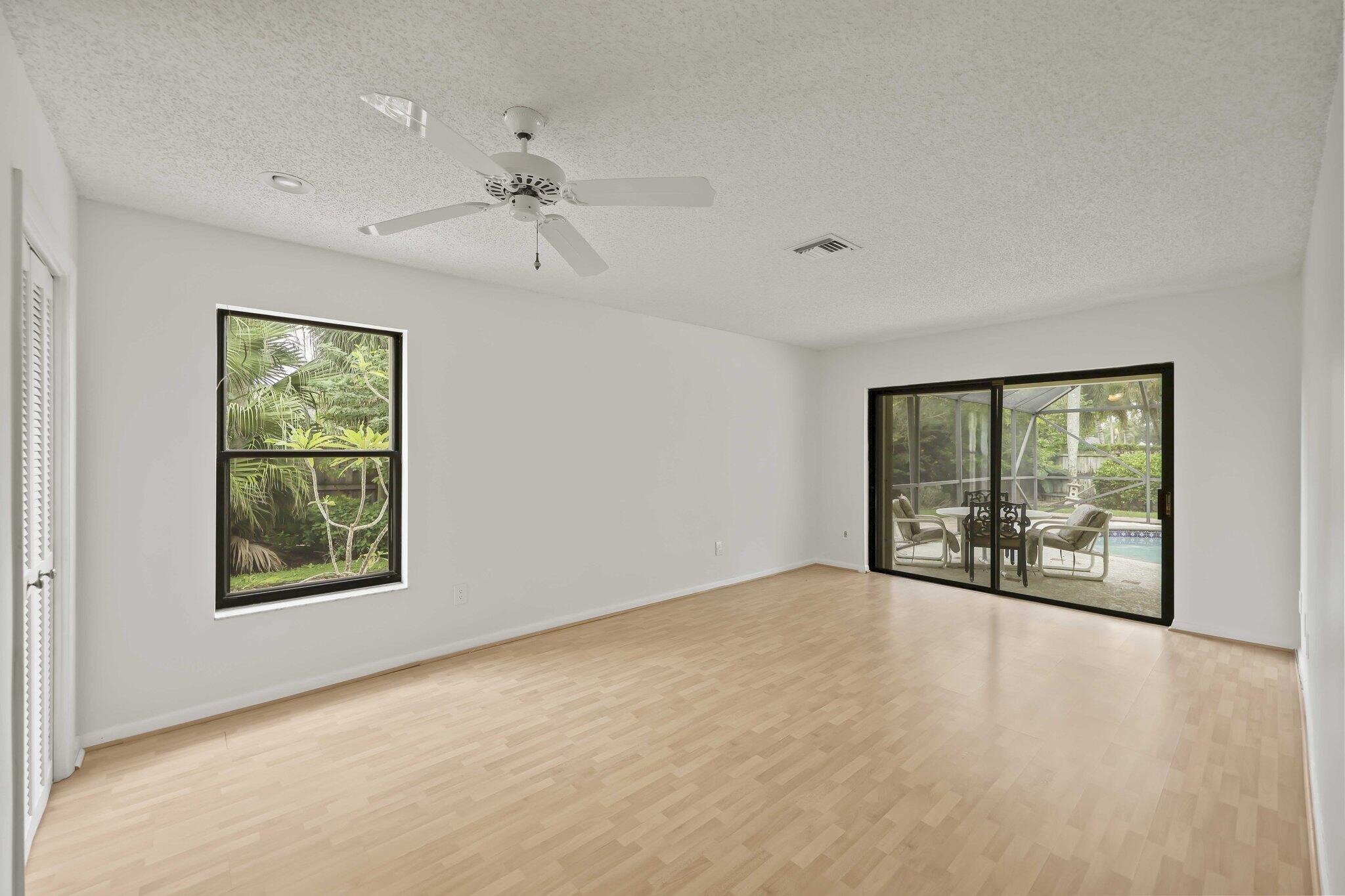 PINEWOOD EAST 2 OF WELLINGTON - Residential
