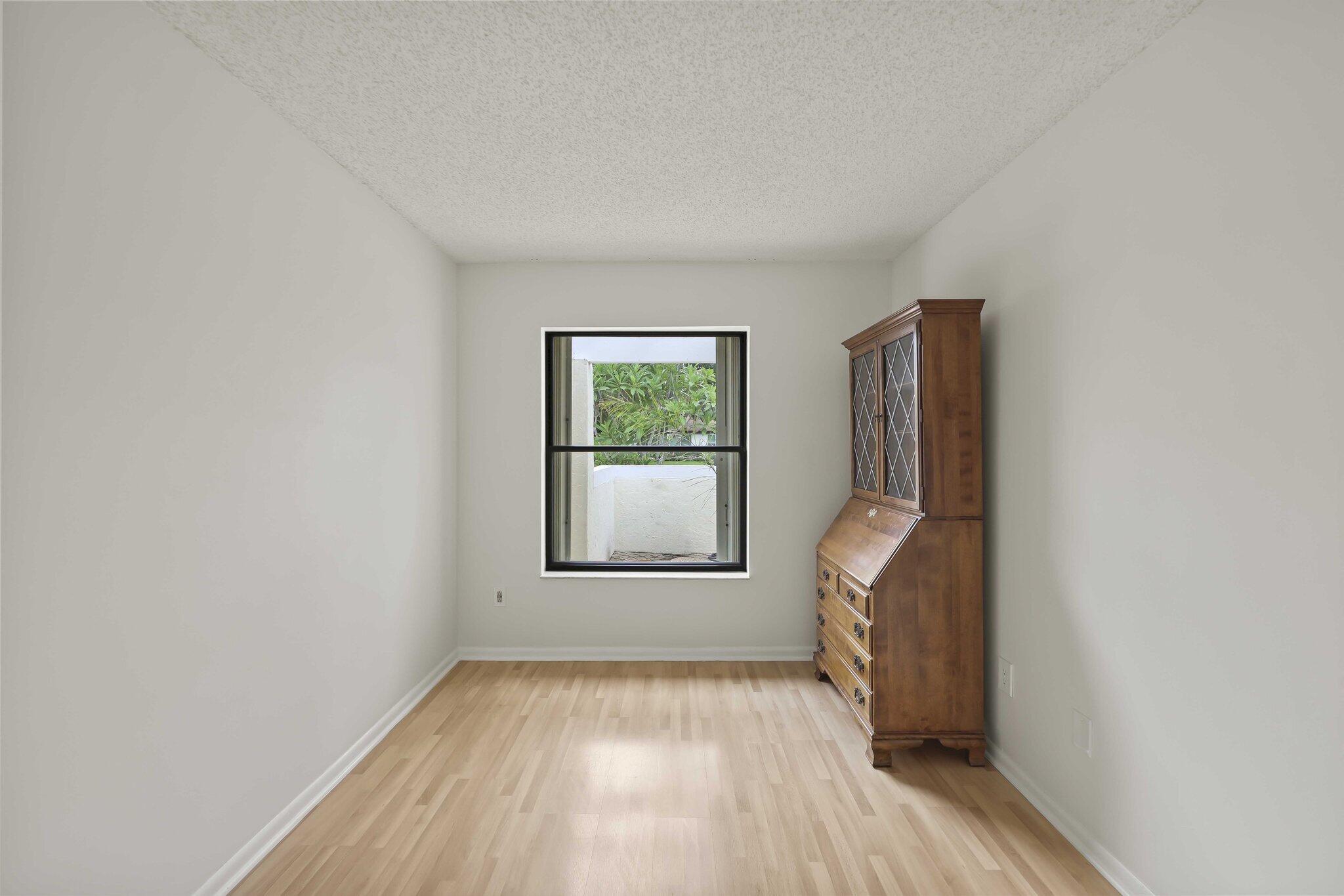 PINEWOOD EAST 2 OF WELLINGTON - Residential