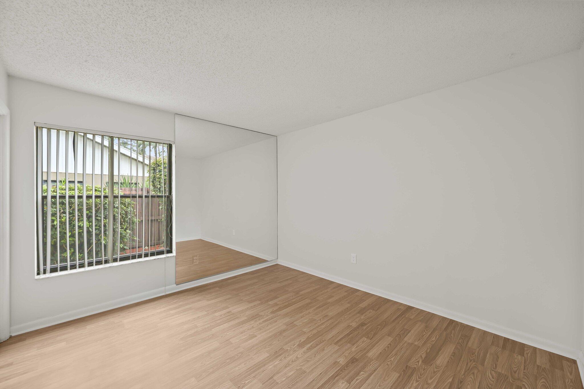 PINEWOOD EAST 2 OF WELLINGTON - Residential