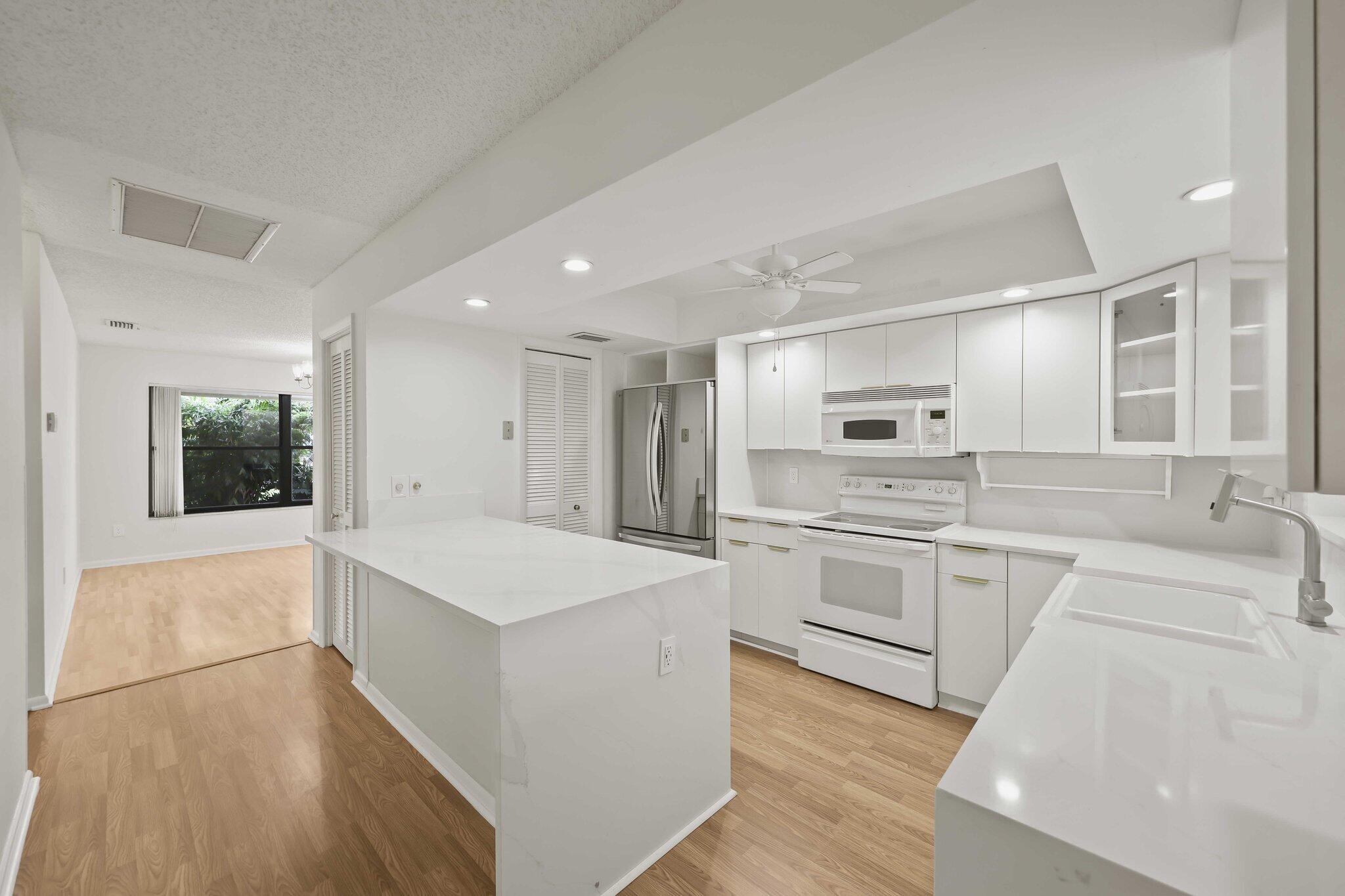 PINEWOOD EAST 2 OF WELLINGTON - Residential