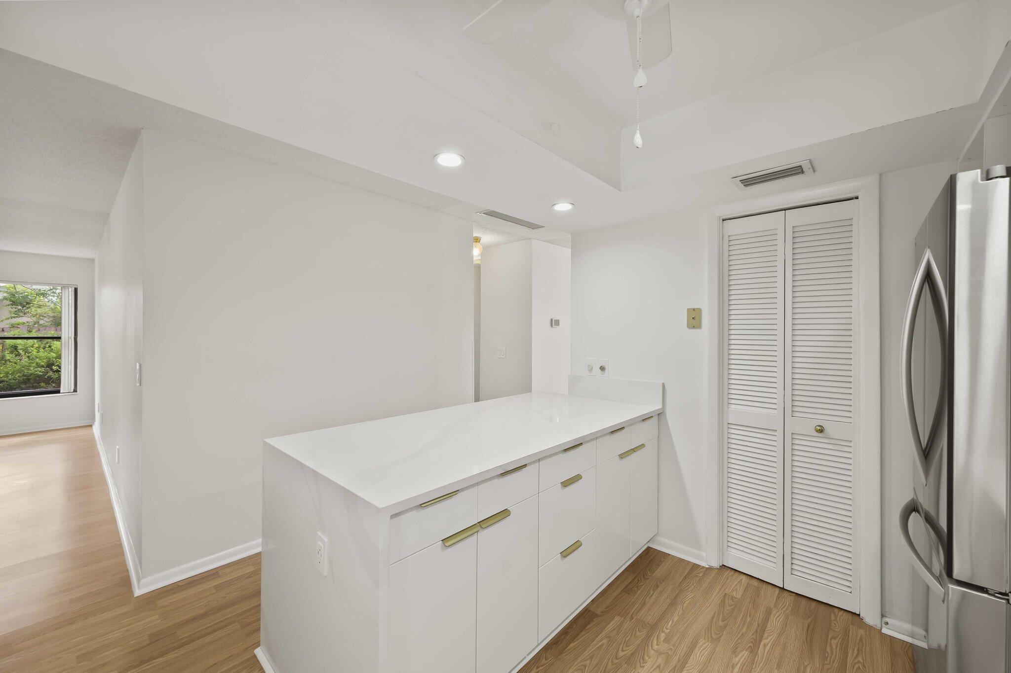 PINEWOOD EAST 2 OF WELLINGTON - Residential