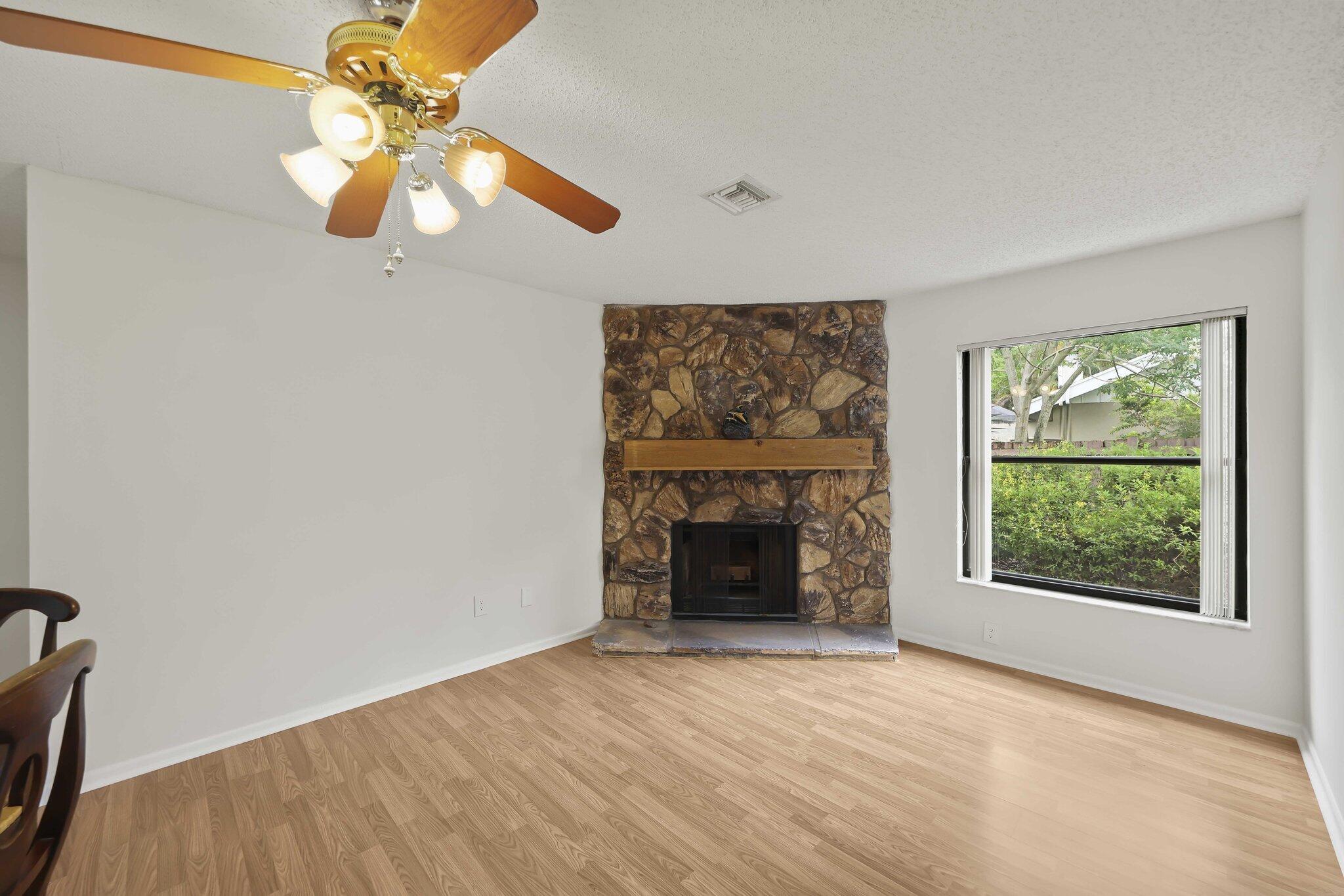 PINEWOOD EAST 2 OF WELLINGTON - Residential