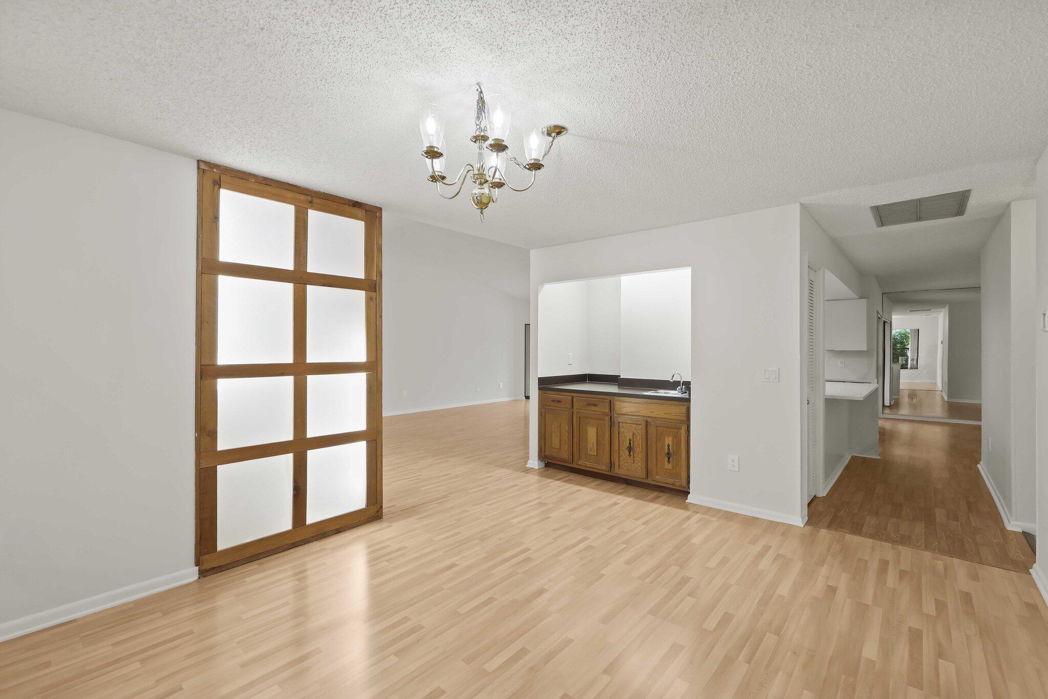 PINEWOOD EAST 2 OF WELLINGTON - Residential