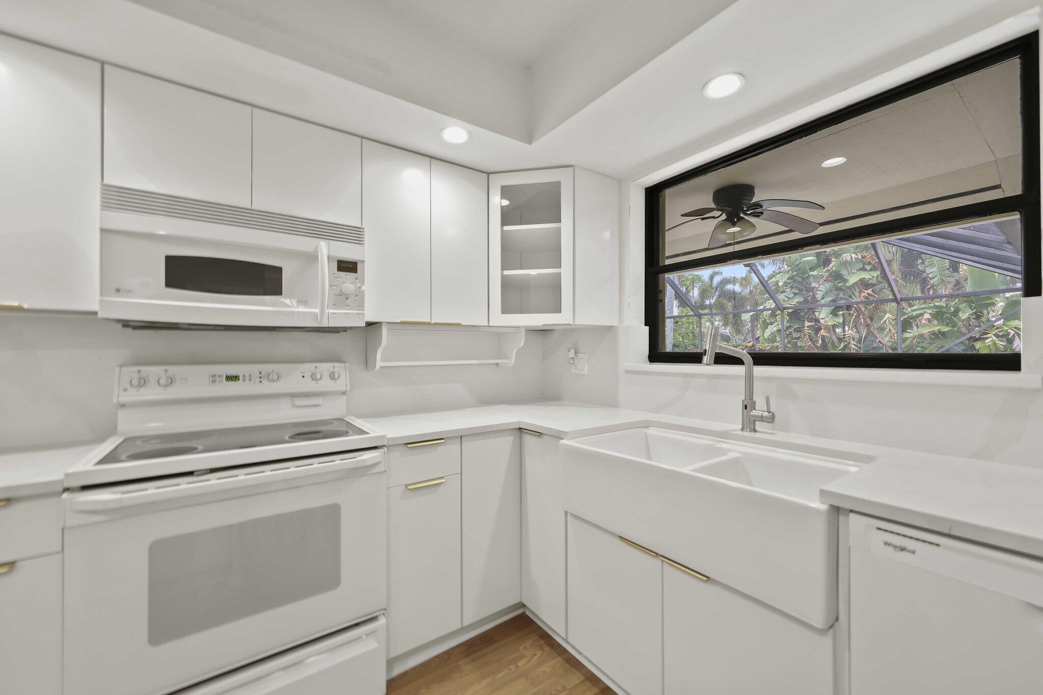PINEWOOD EAST 2 OF WELLINGTON - Residential