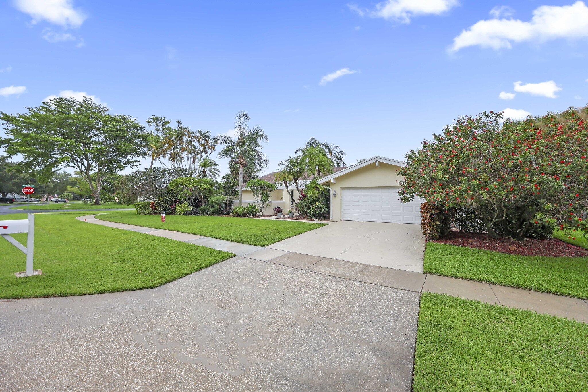 PINEWOOD EAST 2 OF WELLINGTON - Residential