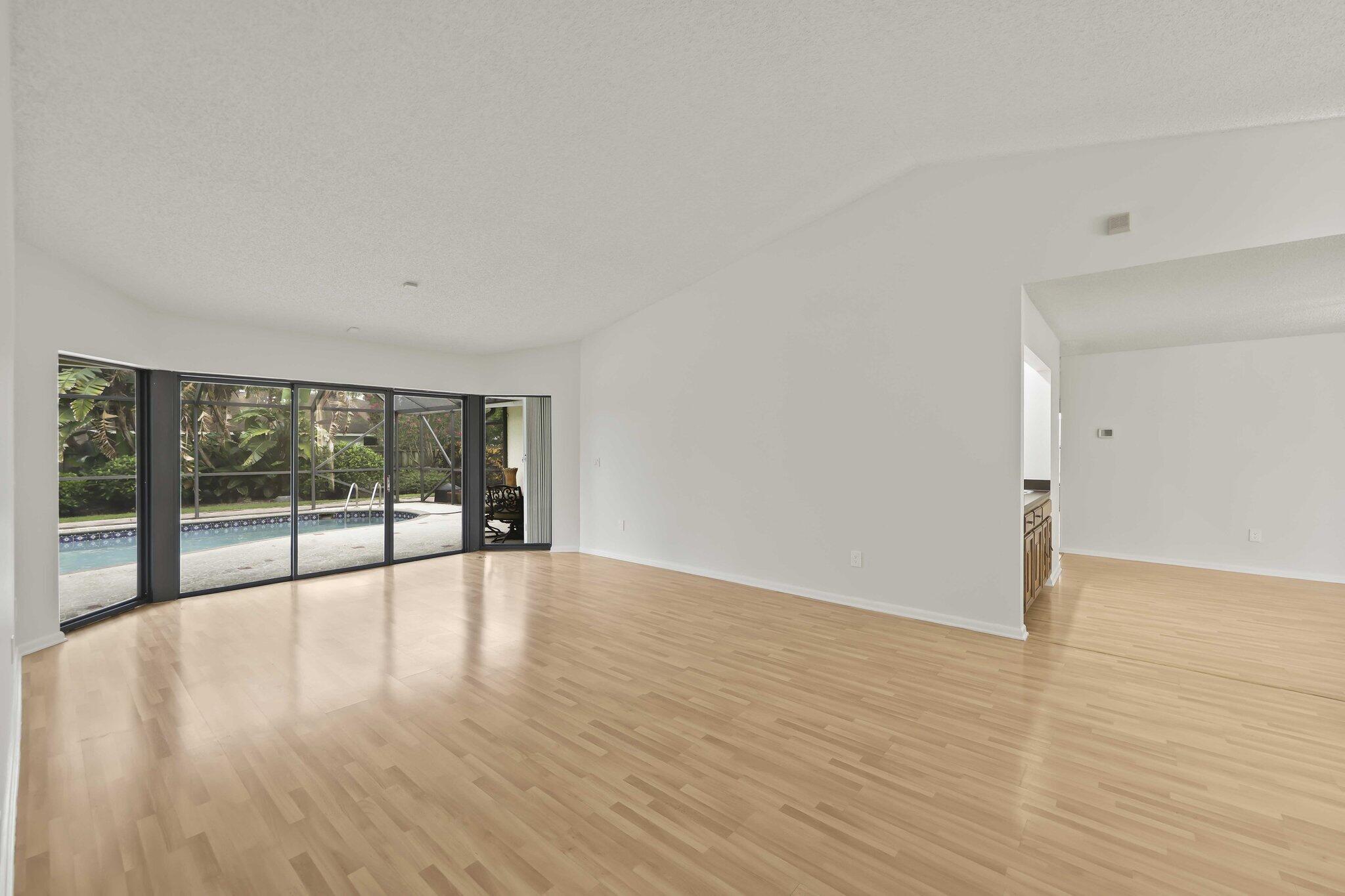 PINEWOOD EAST 2 OF WELLINGTON - Residential