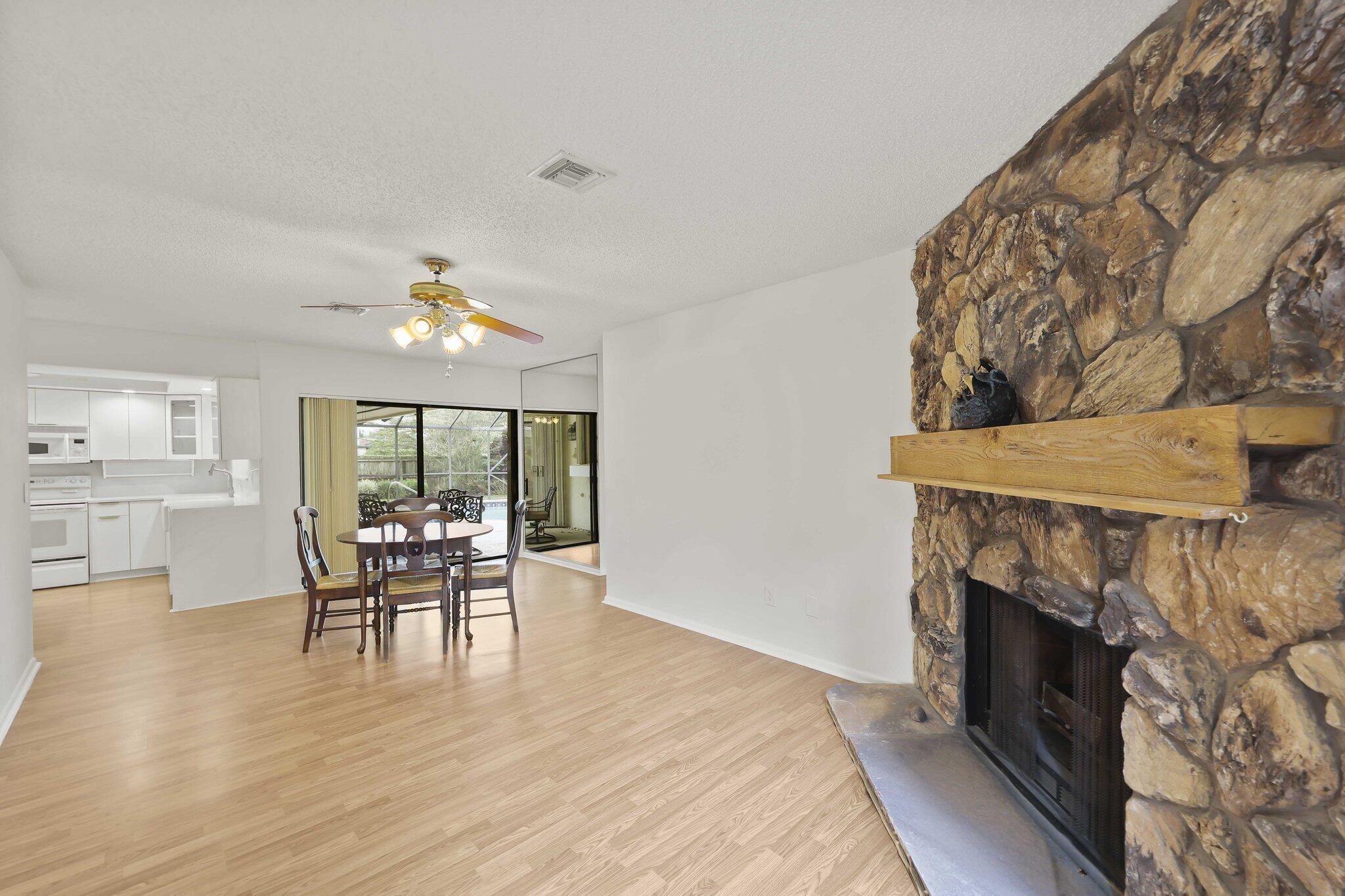 PINEWOOD EAST 2 OF WELLINGTON - Residential