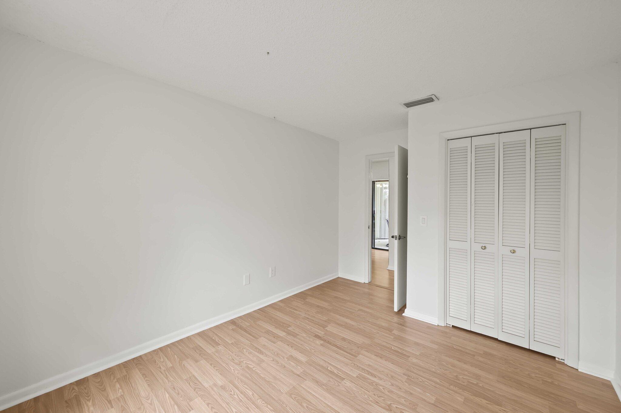 PINEWOOD EAST 2 OF WELLINGTON - Residential