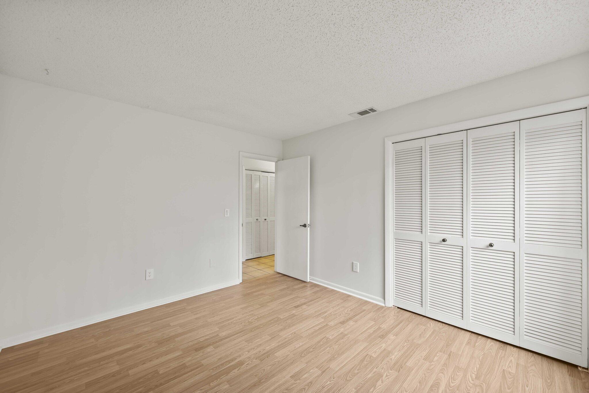PINEWOOD EAST 2 OF WELLINGTON - Residential