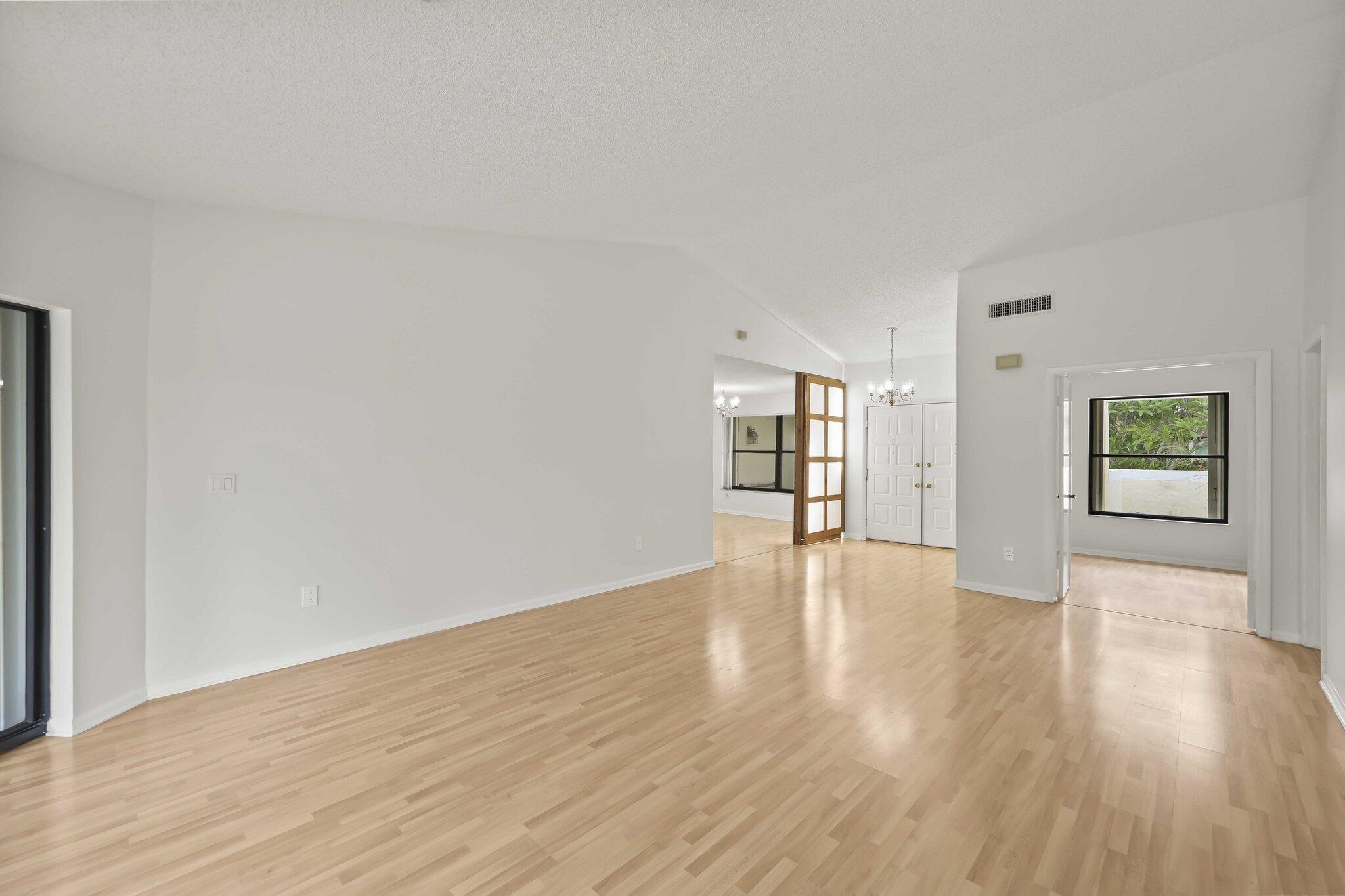 PINEWOOD EAST 2 OF WELLINGTON - Residential