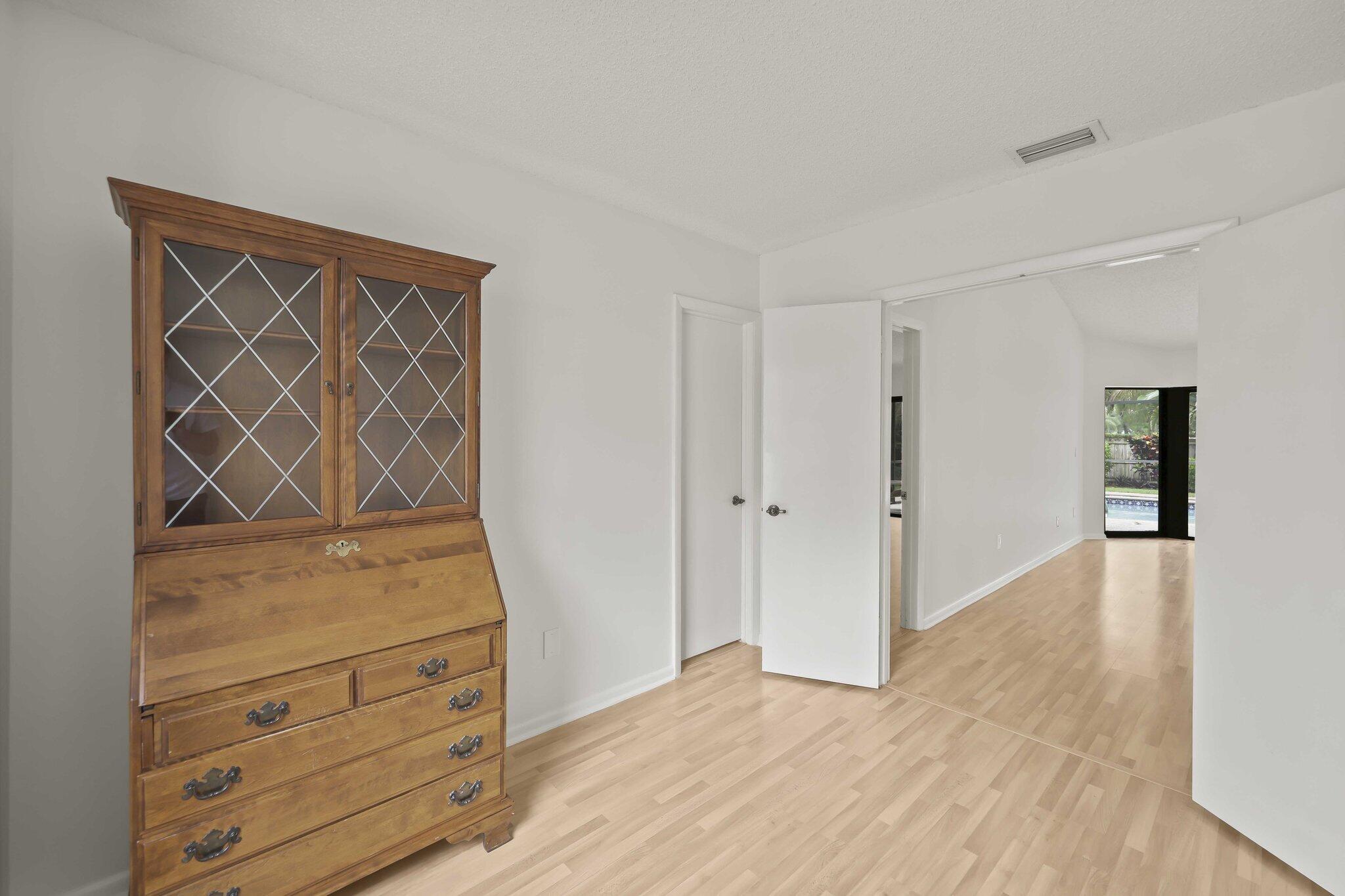 PINEWOOD EAST 2 OF WELLINGTON - Residential