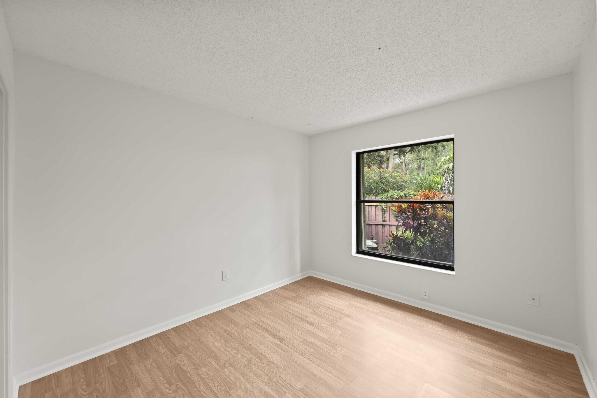 PINEWOOD EAST 2 OF WELLINGTON - Residential