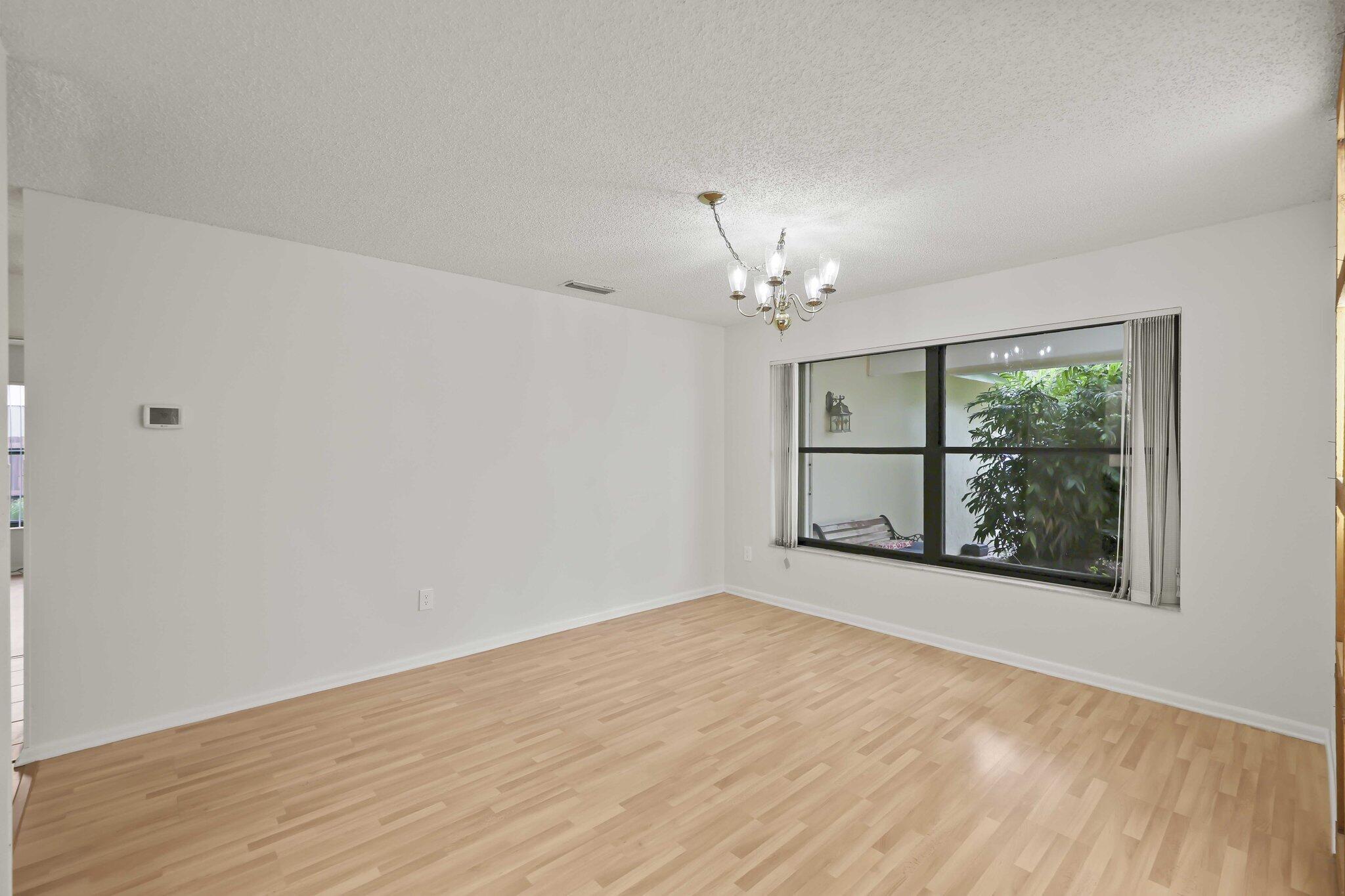PINEWOOD EAST 2 OF WELLINGTON - Residential