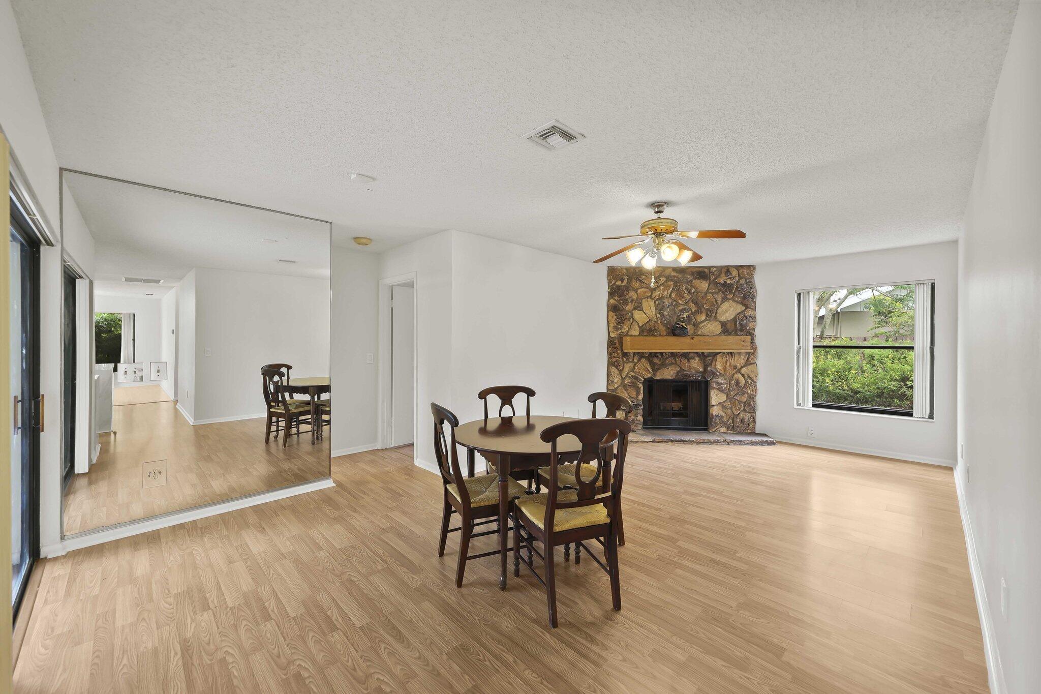 PINEWOOD EAST 2 OF WELLINGTON - Residential